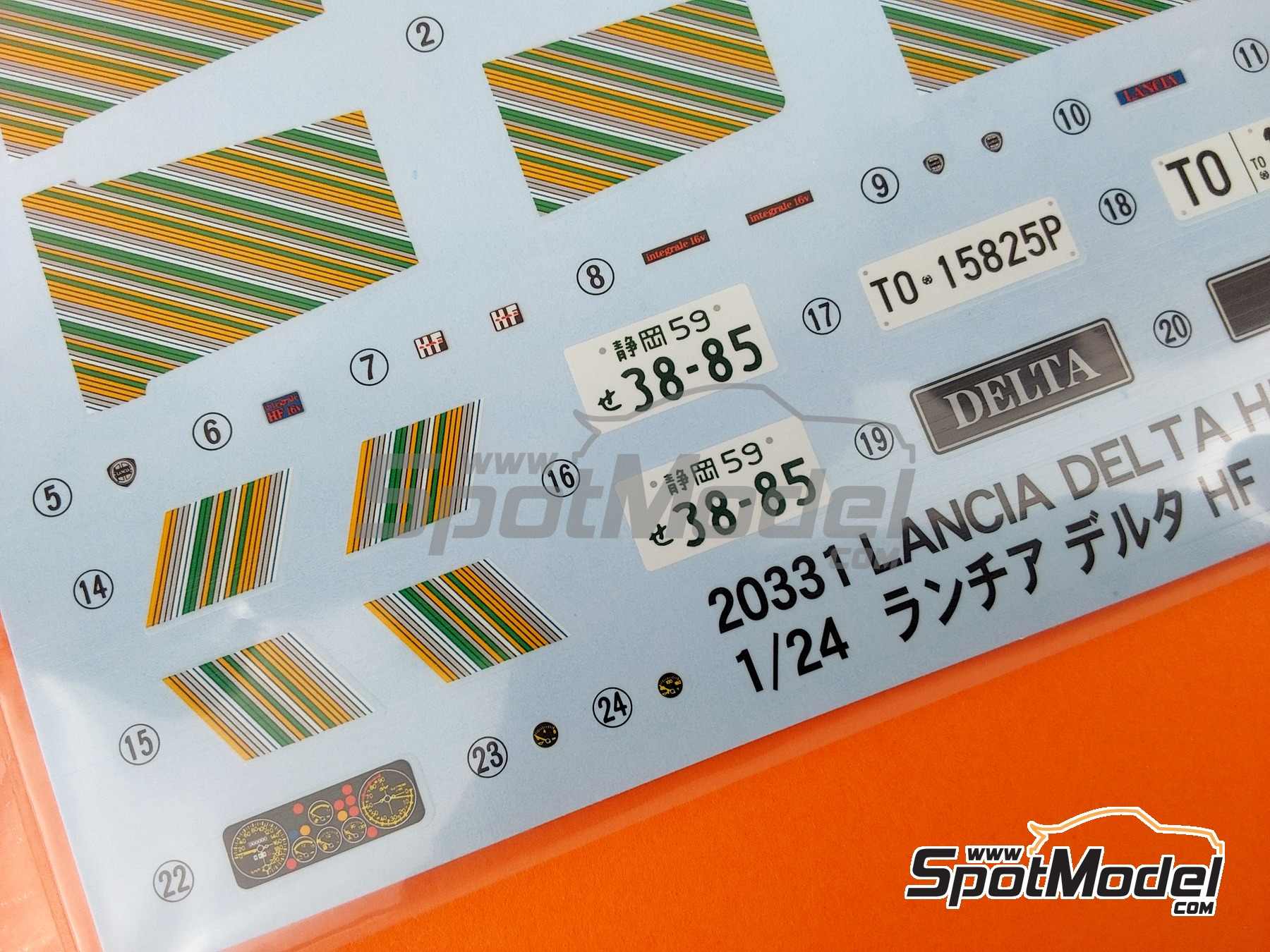 Image 8: Lancia Delta HF Integrale 16V | Car scale model kit in 1/24 scale manufactured by Hasegawa (ref. 20710, also 4967834207103)