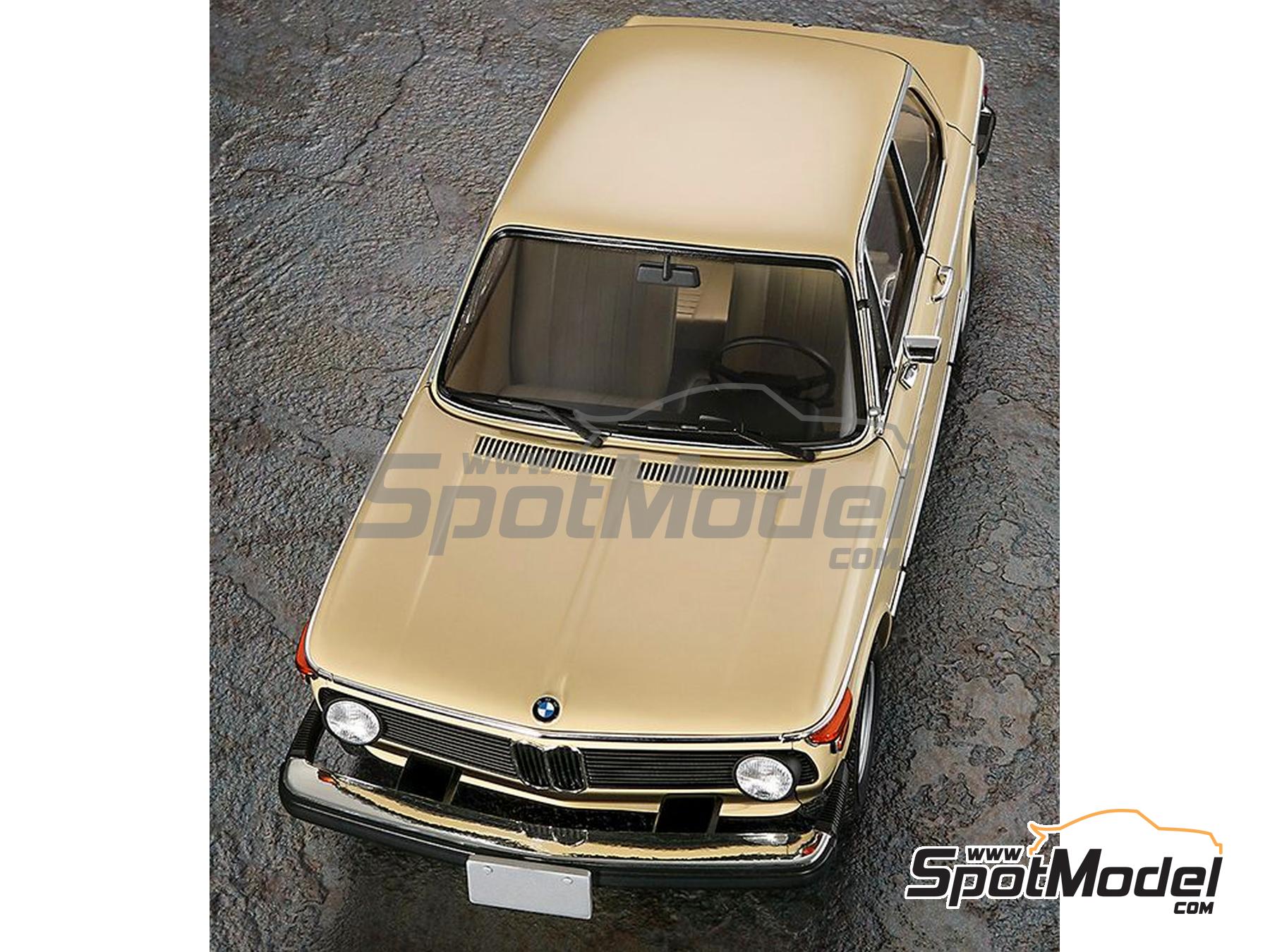 Image 4: BMW 2002 tii late model | Car scale model kit in 1/24 scale manufactured by Hasegawa (ref.&nbsp;20756, also 4967834207561)