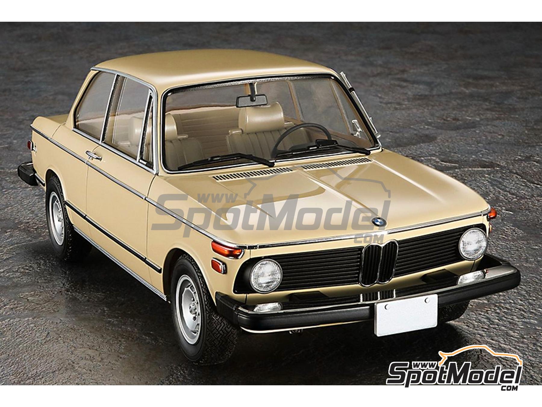 Image 5: BMW 2002 tii late model | Car scale model kit in 1/24 scale manufactured by Hasegawa (ref.&nbsp;20756, also 4967834207561)