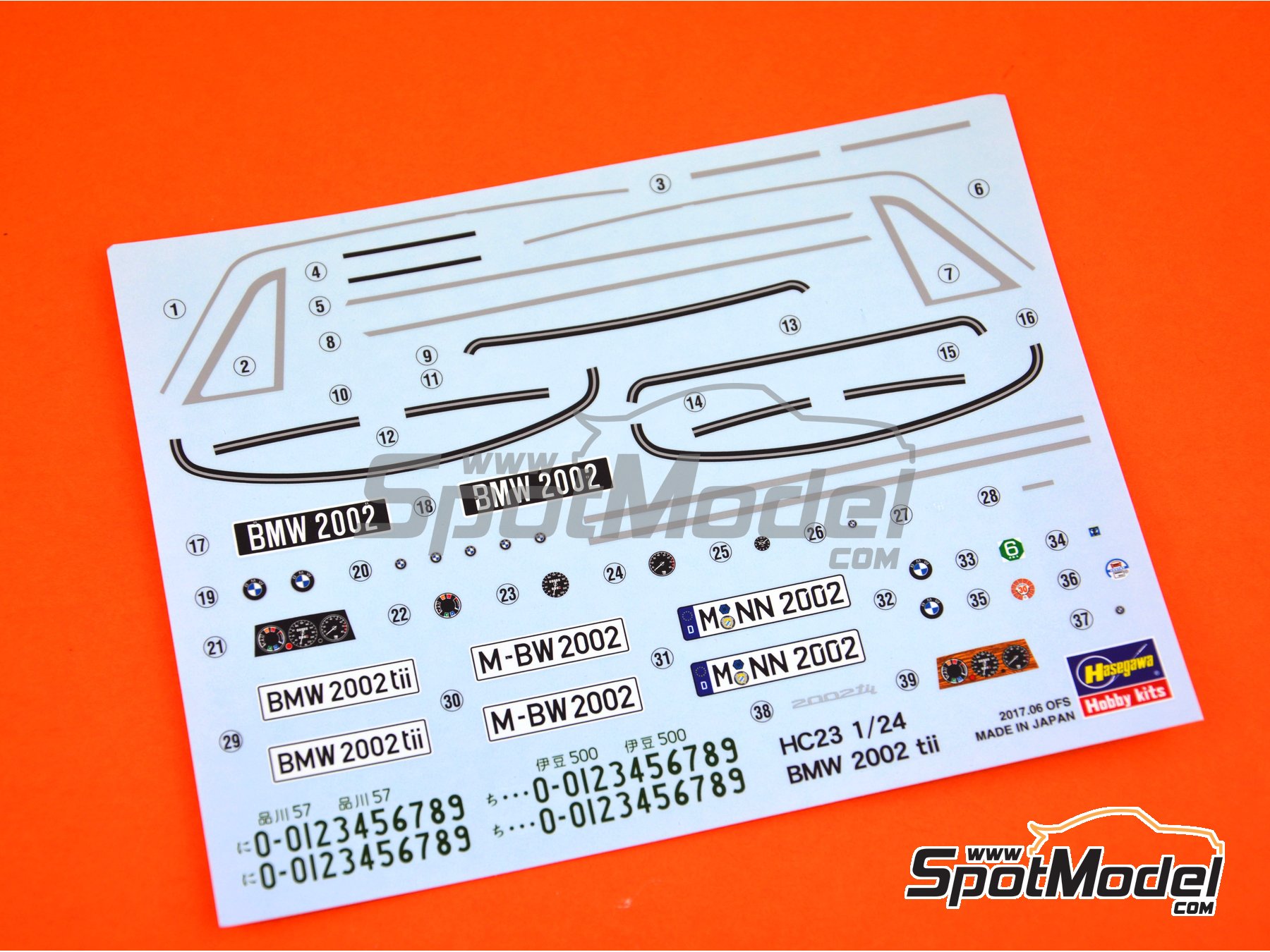 Image 10: BMW 2002 tii -  1971 | Car scale model kit in 1/24 scale manufactured by Hasegawa (ref.&nbsp;21123, also 4967834211230 and HC-23)