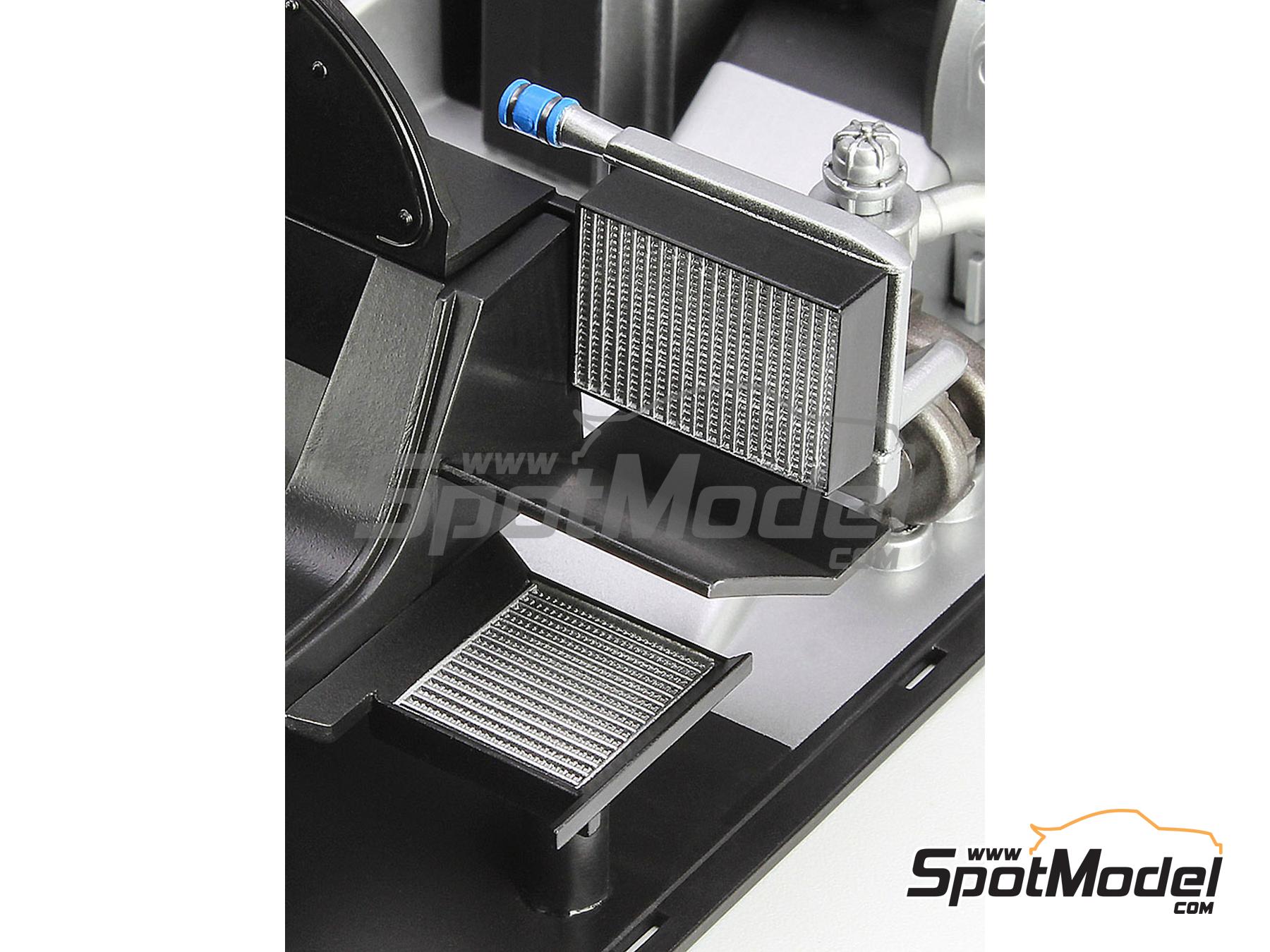 Image 8: Toyota 91C-V Tom's Team sponsored by Minolta - All Japan Sport Prototype Championship (JSPC) 1991 | Car scale model kit in 1/24 scale manufactured by Hasegawa (ref.&nbsp;21156, also 4967834211568, HC56 and 211568)