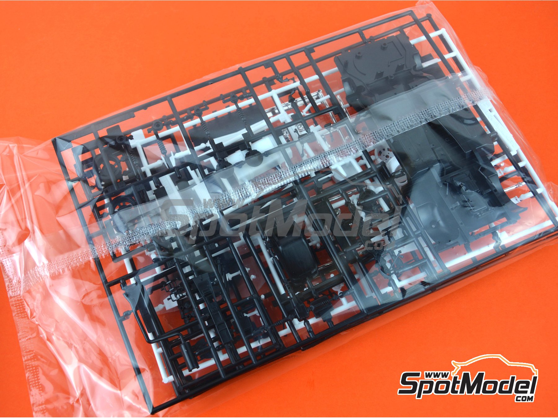 Image 1: Datsun Fairlady 240Z sponsored by Nissan Motors - Safari Rally 1971 | Car scale model kit in 1/24 scale manufactured by Hasegawa (ref.&nbsp;21268, also HR8)