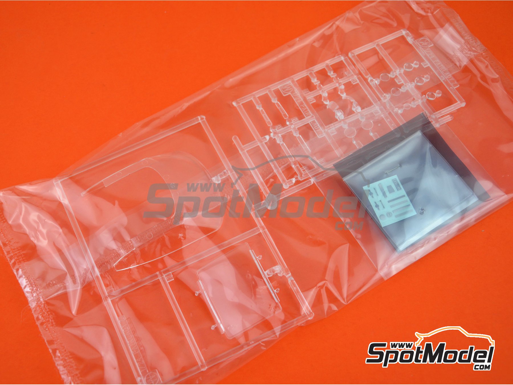 Image 5: Datsun Fairlady 240Z sponsored by Nissan Motors - Safari Rally 1971 | Car scale model kit in 1/24 scale manufactured by Hasegawa (ref.&nbsp;21268, also HR8)