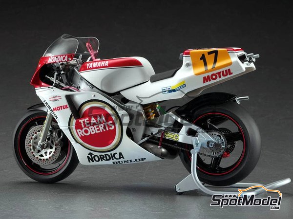Image 1: Yamaha YZR500 0W98 Roberts Team sponsored by Lucky Strike - Motorcycle World Championship 1988 | Motorbike scale model kit in 1/12 scale manufactured by Hasegawa (ref.&nbsp;21707, also 4967834217072)
