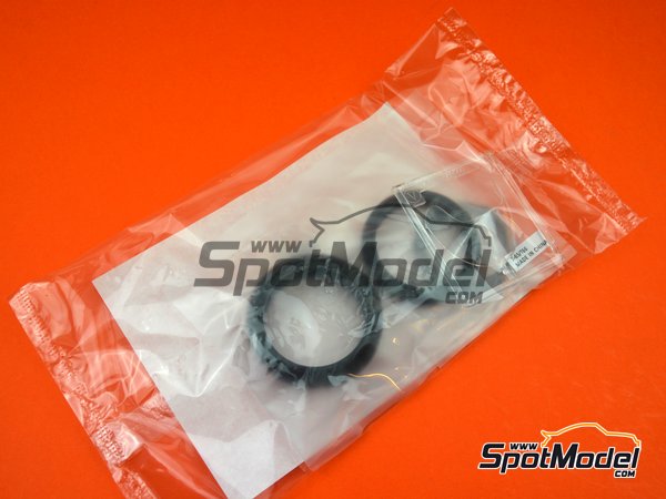 Image 5: Yamaha YZR500 0W98 Roberts Team sponsored by Lucky Strike - Motorcycle World Championship 1988 | Motorbike scale model kit in 1/12 scale manufactured by Hasegawa (ref.&nbsp;21707, also 4967834217072)