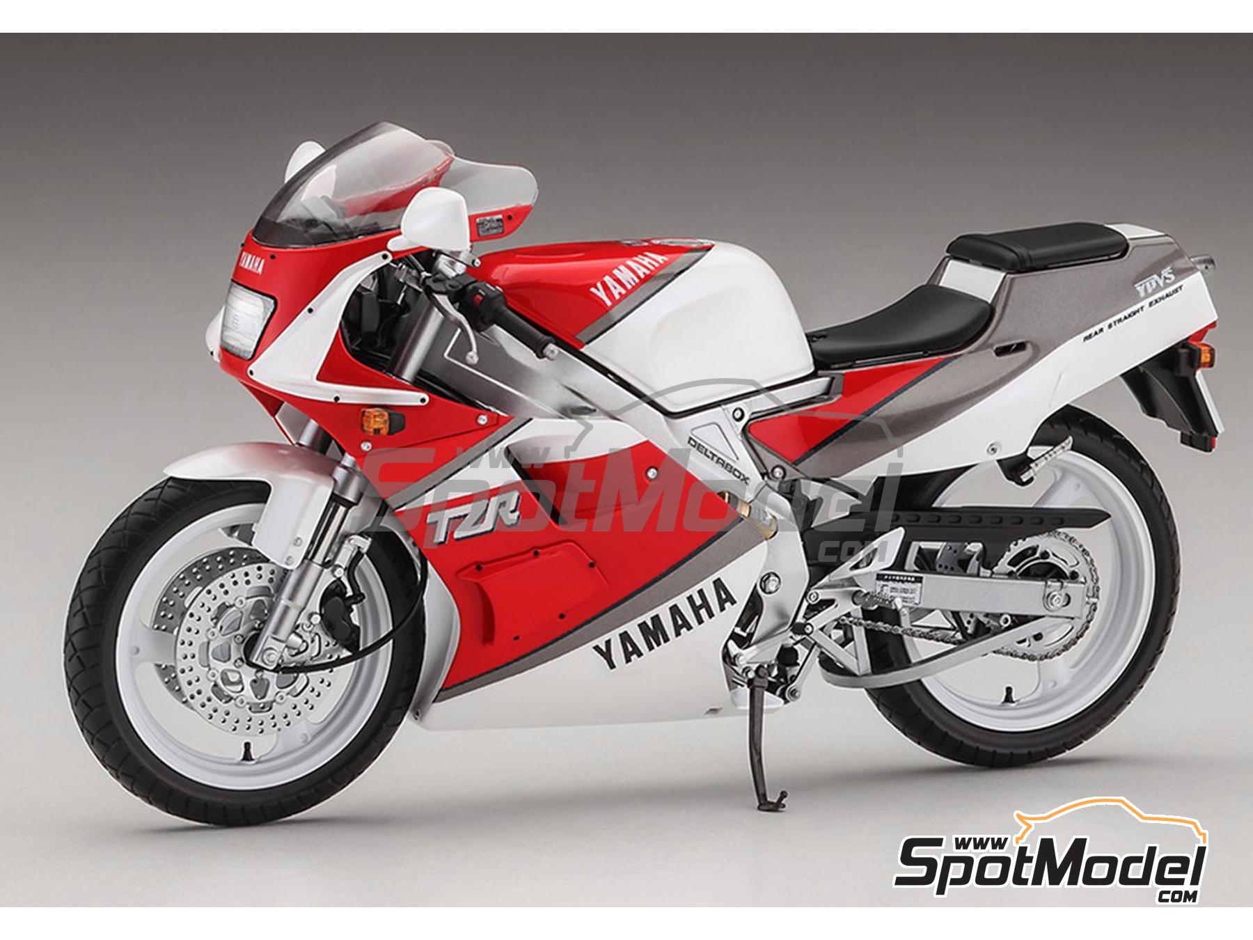Hasegawa 21776: Motorbike scale model kit 1/12 scale - Yamaha