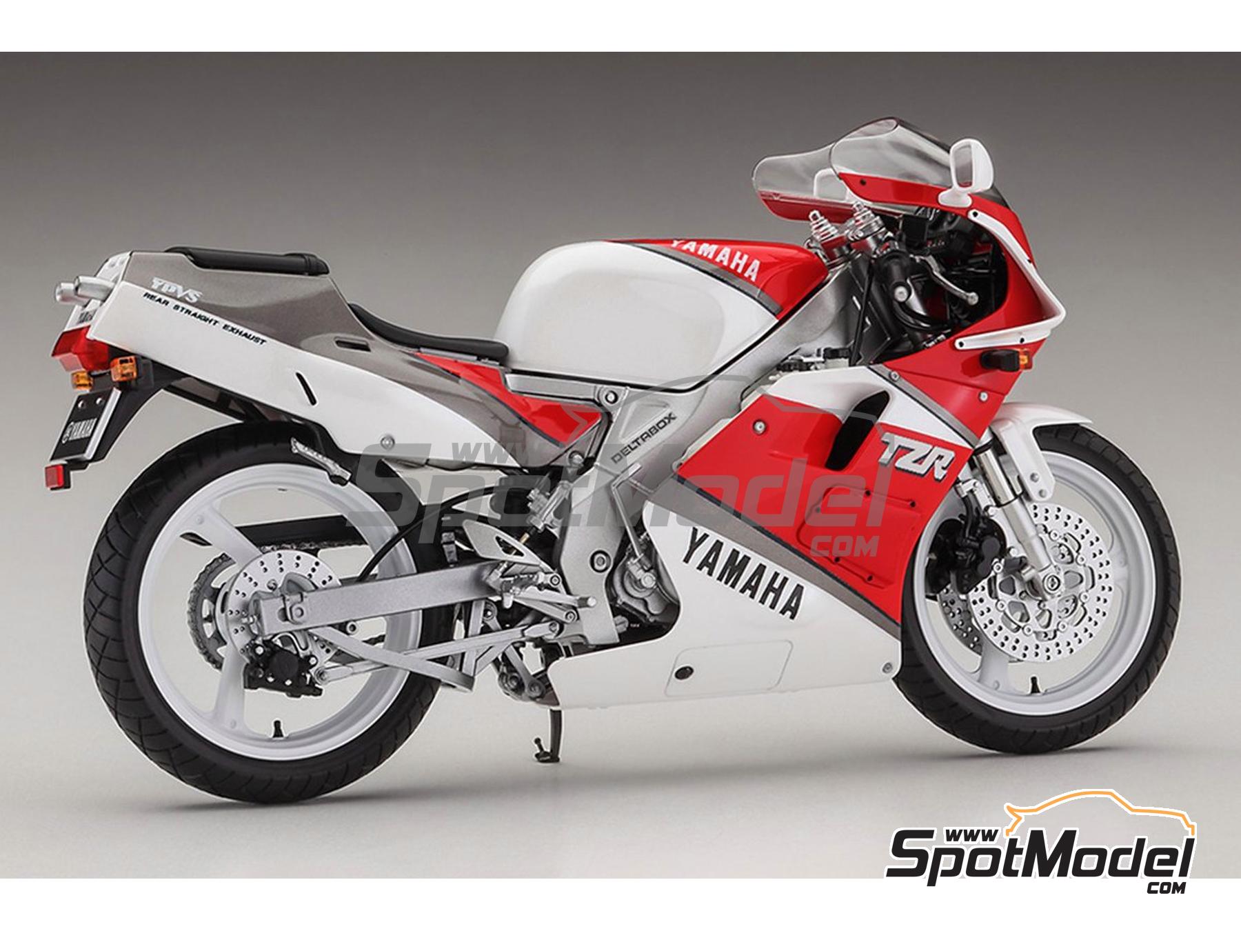 Hasegawa 21776: Motorbike scale model kit 1/12 scale - Yamaha