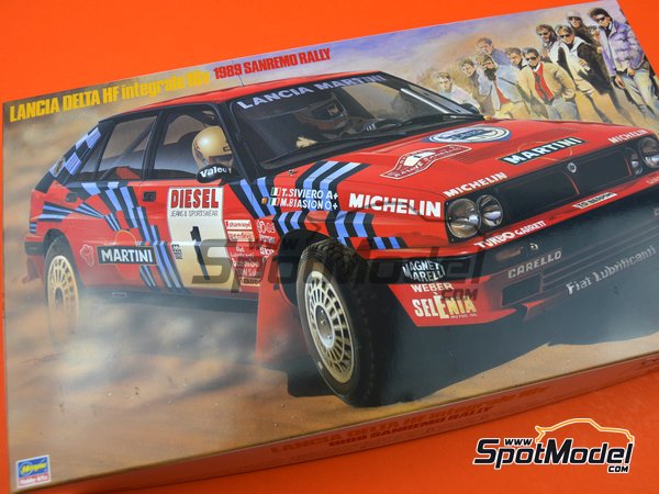 Image 1: Lancia Delta HF Integrale 16v Martini International Racing Team - Sanremo Rally 1989 | Model car kit in 1/24 scale manufactured by Hasegawa (ref.&nbsp;25208)