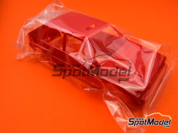 Image 9: Lancia Delta HF Integrale 16v Martini International Racing Team - Sanremo Rally 1989 | Model car kit in 1/24 scale manufactured by Hasegawa (ref.&nbsp;25208)