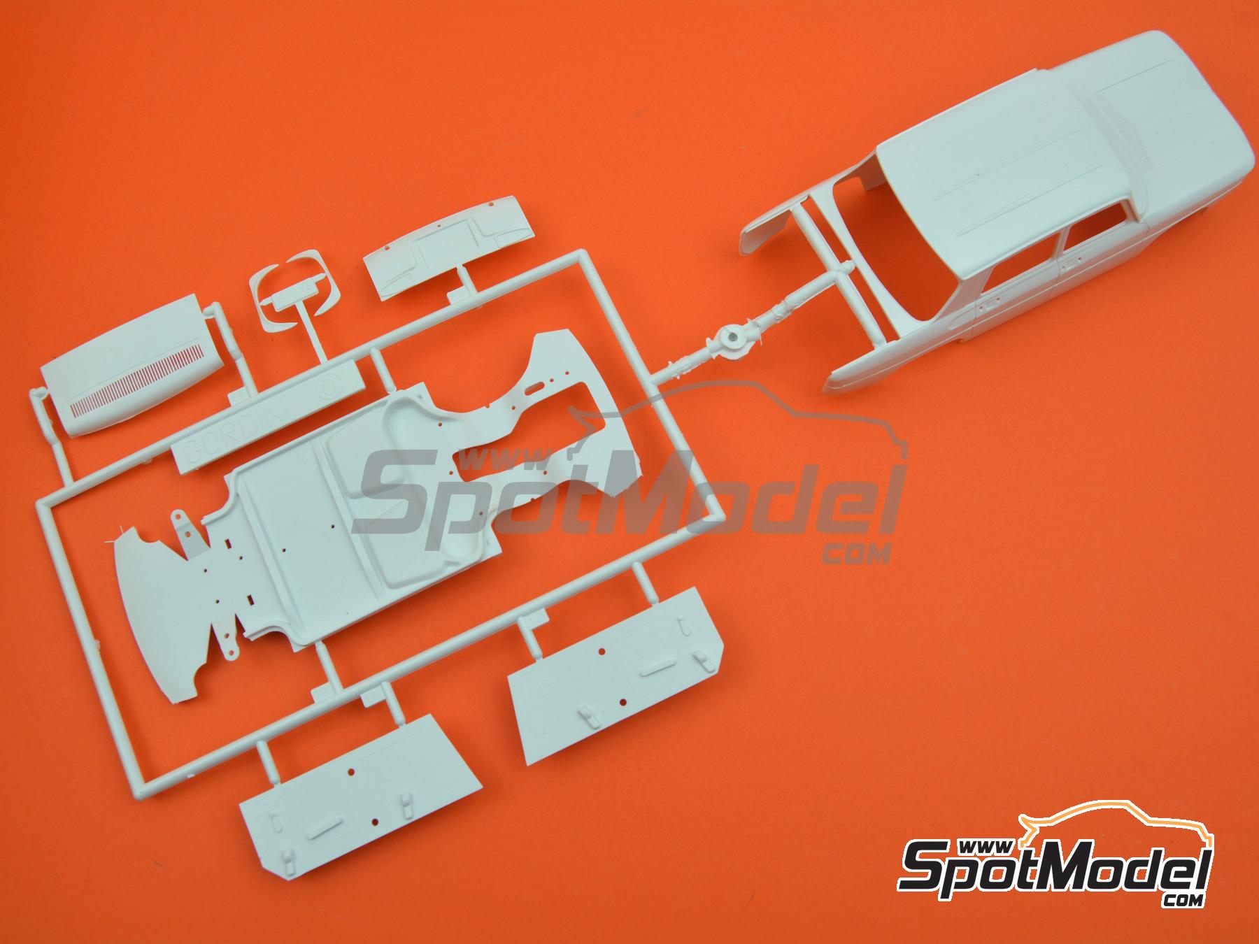 Image 9: Renault Estafette and Renault R8 Gordini Gordini Racing Team | Car scale model kit in 1/24 scale manufactured by Heller (ref.&nbsp;50328, also 3279510503289)