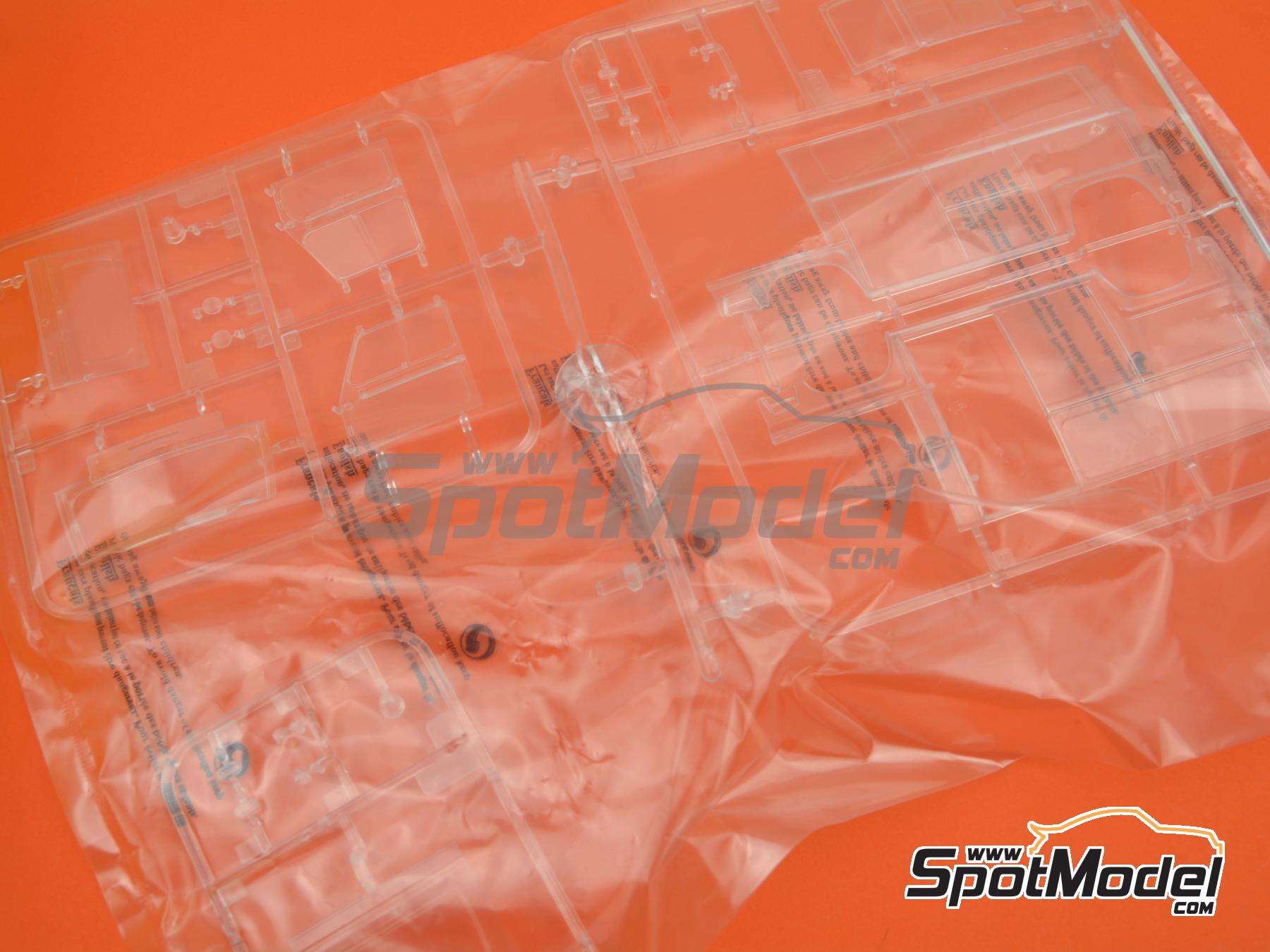 Image 13: Renault Estafette and Renault R8 Gordini Gordini Racing Team | Car scale model kit in 1/24 scale manufactured by Heller (ref.&nbsp;50328, also 3279510503289)