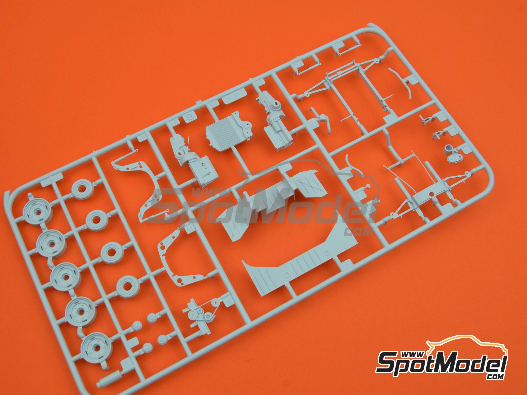 Image 5: Citroën HY and goods trailer | Van scale model kit in 1/24 scale manufactured by Heller (ref. 50331, also 3279510503319)
