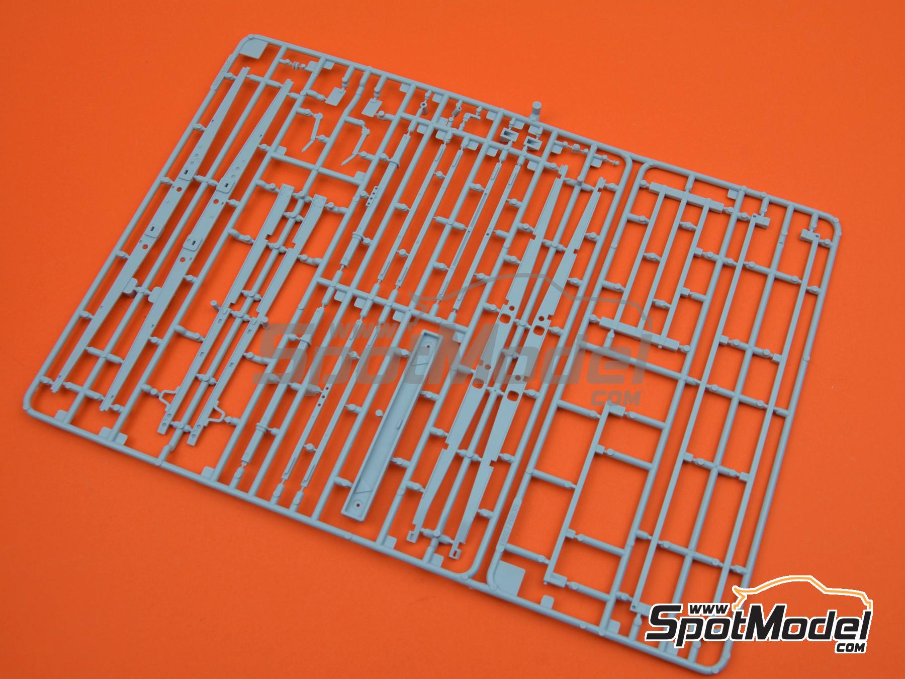 Image 8: Citroën HY and goods trailer | Van scale model kit in 1/24 scale manufactured by Heller (ref. 50331, also 3279510503319)