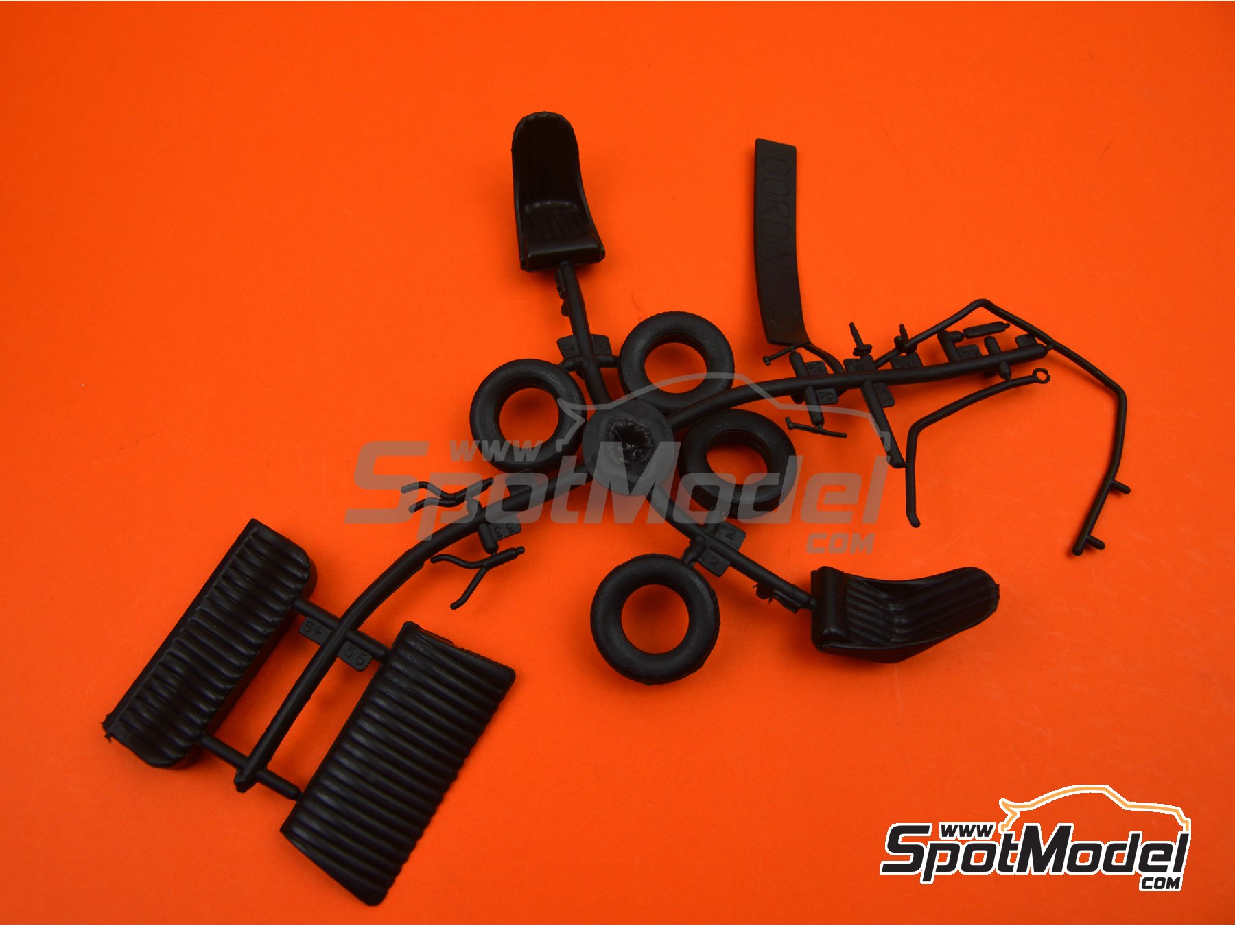 Image 1: Renault R8 Gordini - Montecarlo Rally - Rallye Automobile de Monte-Carlo, Tour de Corse 1967 | Model car kit in 1/24 scale manufactured by Heller (ref.&nbsp;80700, also L760 and HE80700)