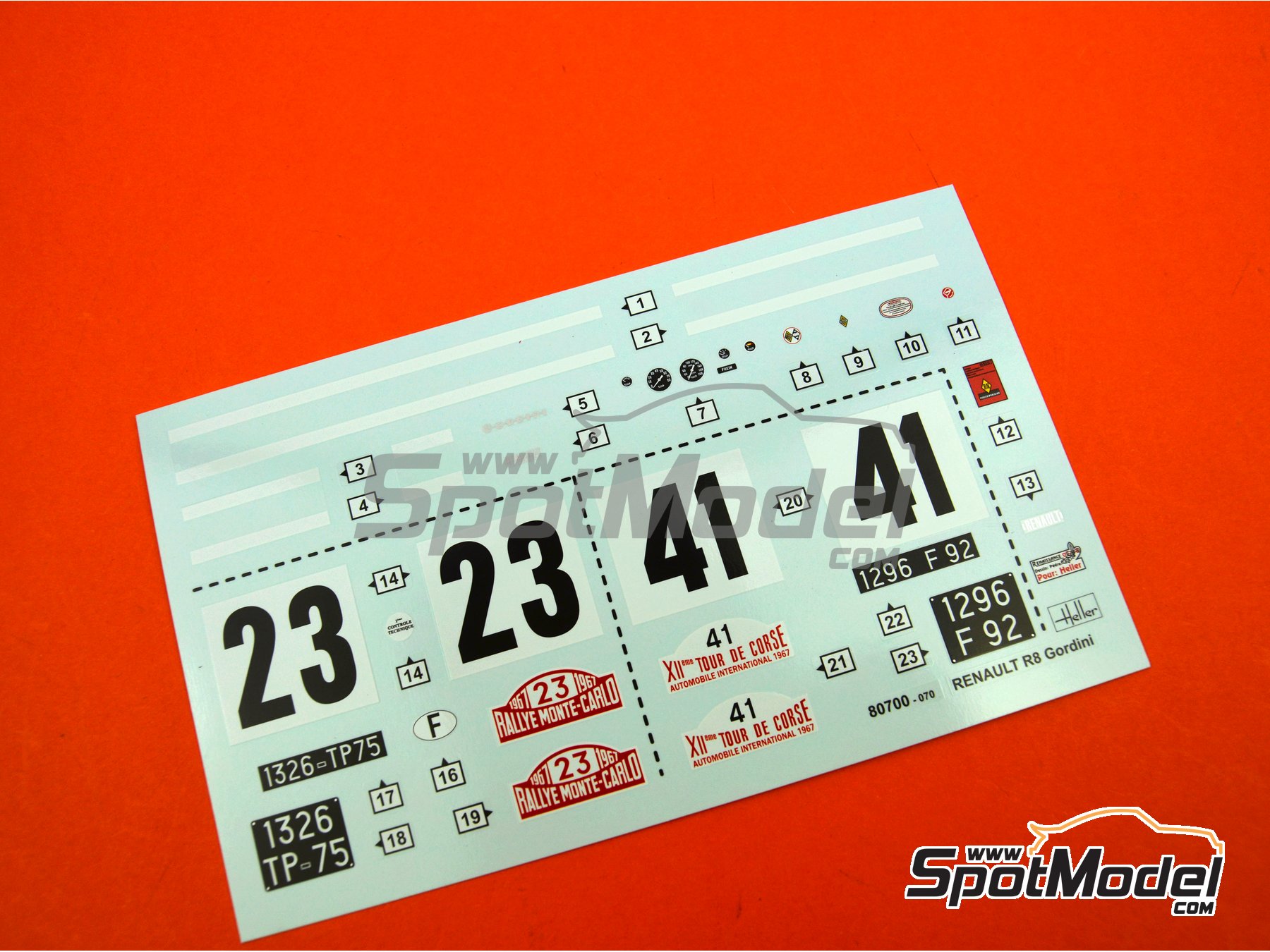 Image 3: Renault R8 Gordini - Montecarlo Rally - Rallye Automobile de Monte-Carlo, Tour de Corse 1967 | Model car kit in 1/24 scale manufactured by Heller (ref.&nbsp;80700, also L760 and HE80700)