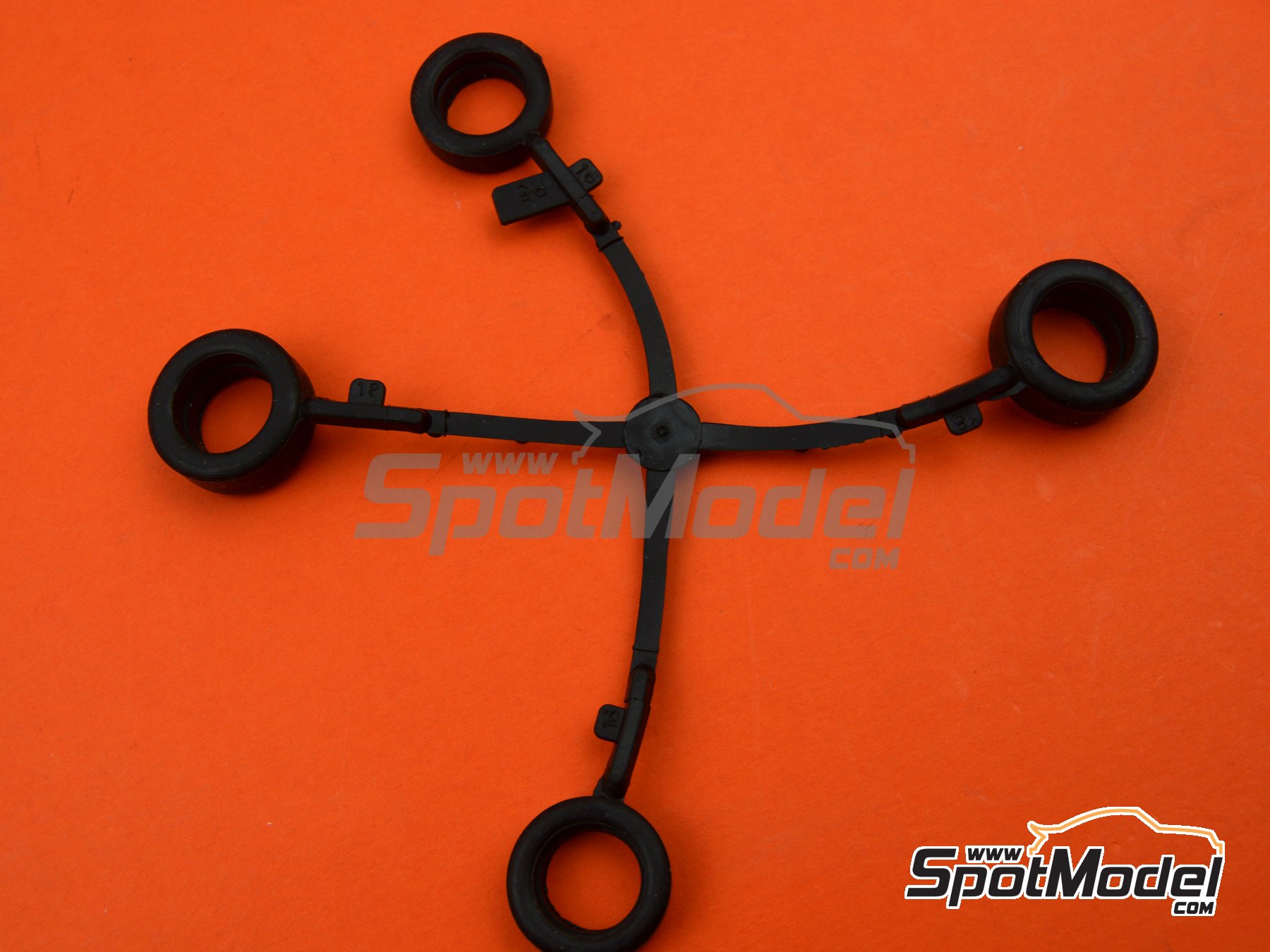 Image 9: Renault 5 Turbo Renault Sport Team sponsored by ELF - Tour de Corse Rallye de France 1982 | Car scale model kit in 1/24 scale manufactured by Heller (ref.&nbsp;80717, also 3279510807172)