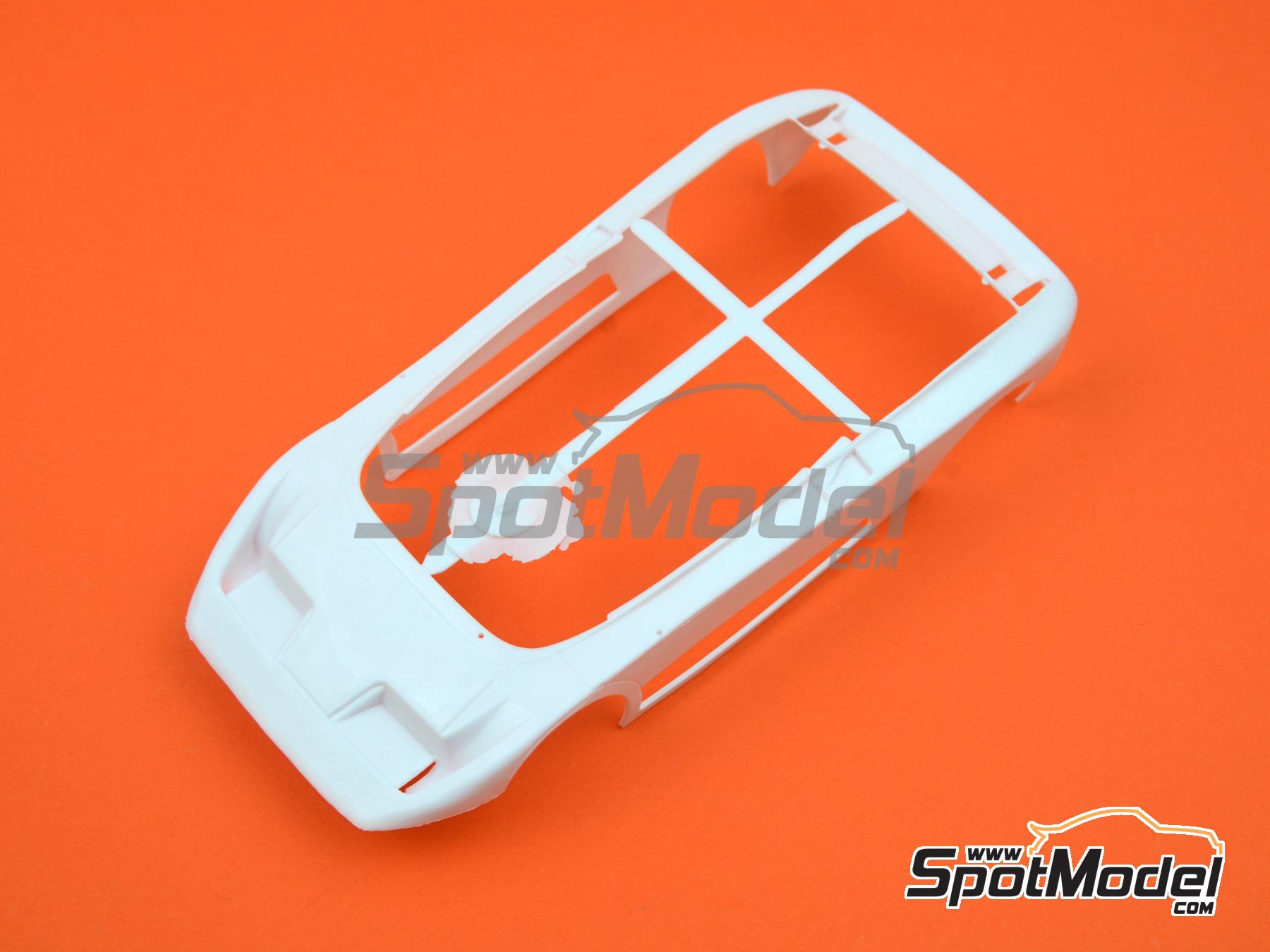 Image 2: Bugatti EB110 | Car scale model kit in 1/24 scale manufactured by Heller (ref.&nbsp;80738, also 3279510807387)