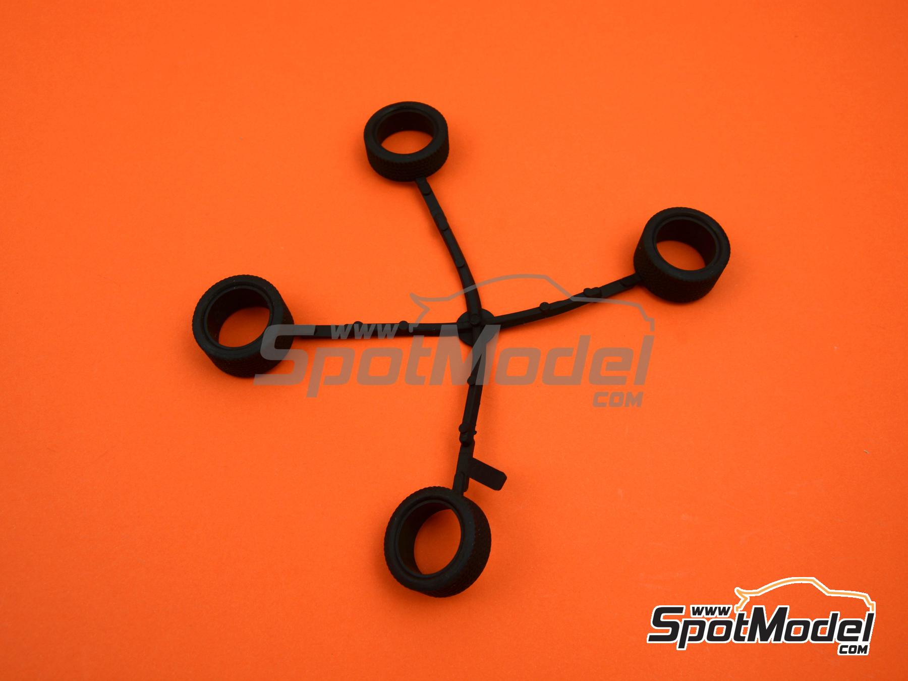 Image 4: Bugatti EB110 | Car scale model kit in 1/24 scale manufactured by Heller (ref.&nbsp;80738, also 3279510807387)