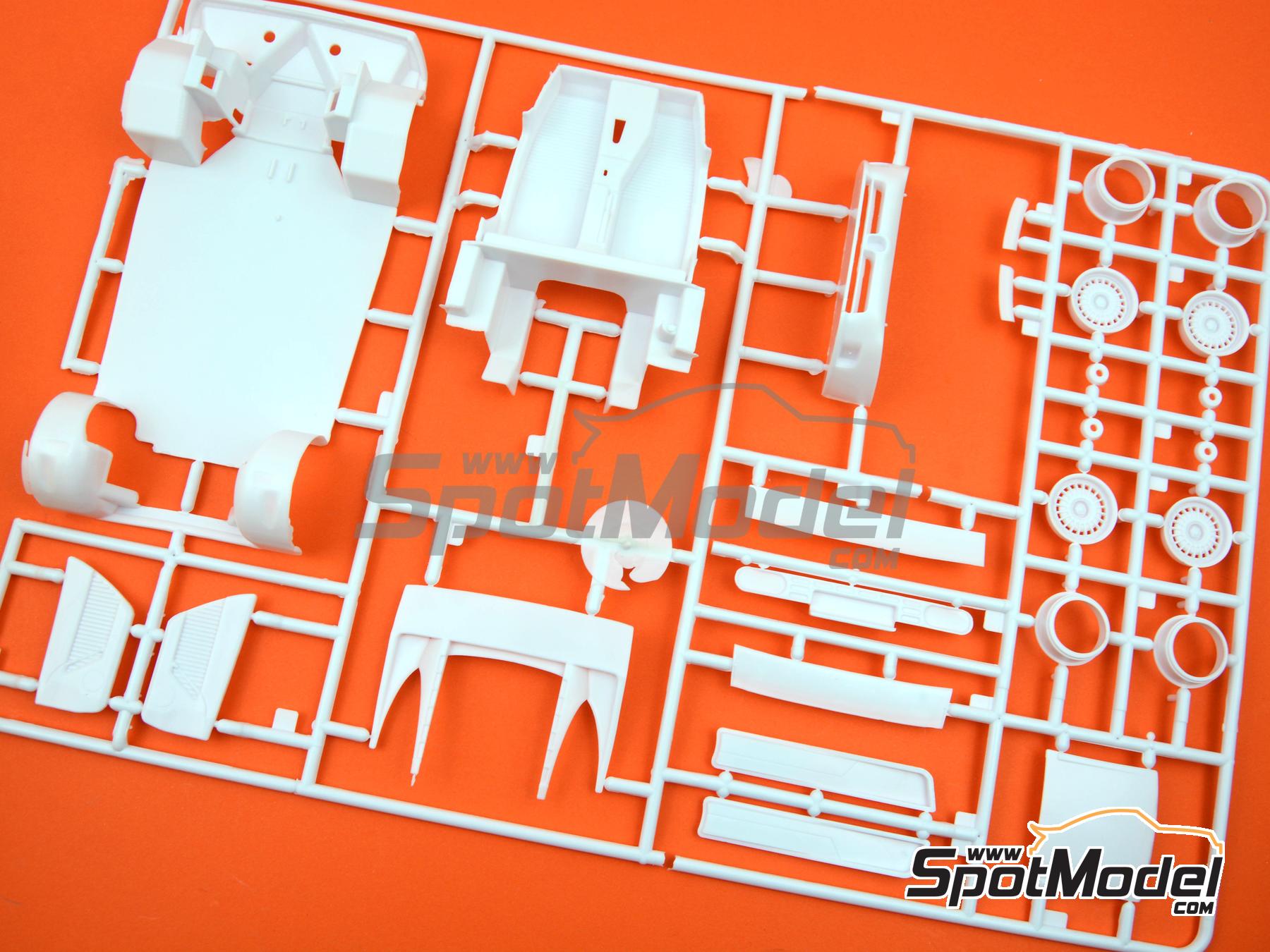 Image 5: Bugatti EB110 | Car scale model kit in 1/24 scale manufactured by Heller (ref.&nbsp;80738, also 3279510807387)