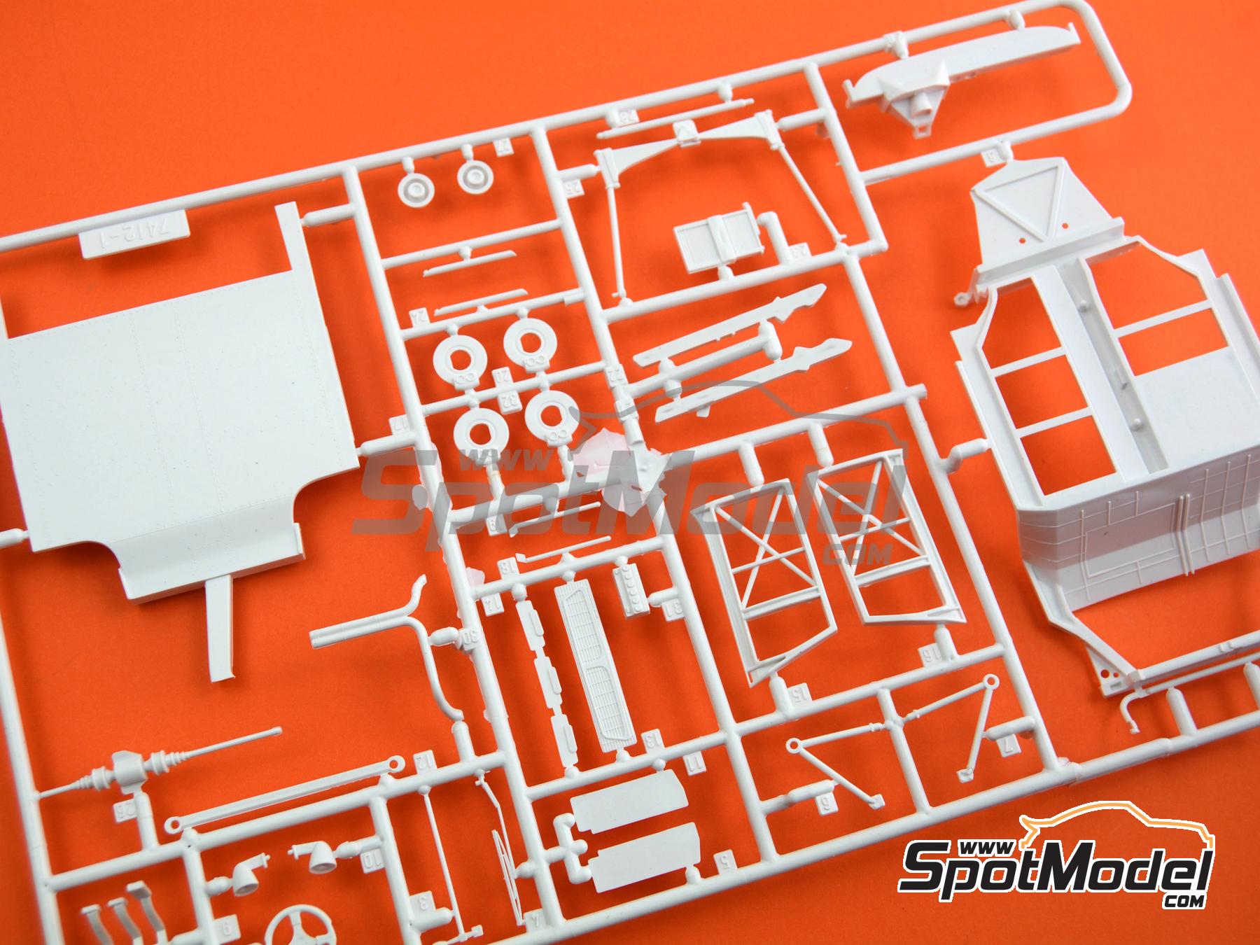 Image 12: Lancia Beta Montecarlo Turbo Jolly Club Team sponsored by Lubrifilm, CS Computer Systems - 24 Hours Le Mans 1981 | Car scale model kit in 1/24 scale manufactured by Heller (ref.&nbsp;80741, also 3279510807417)