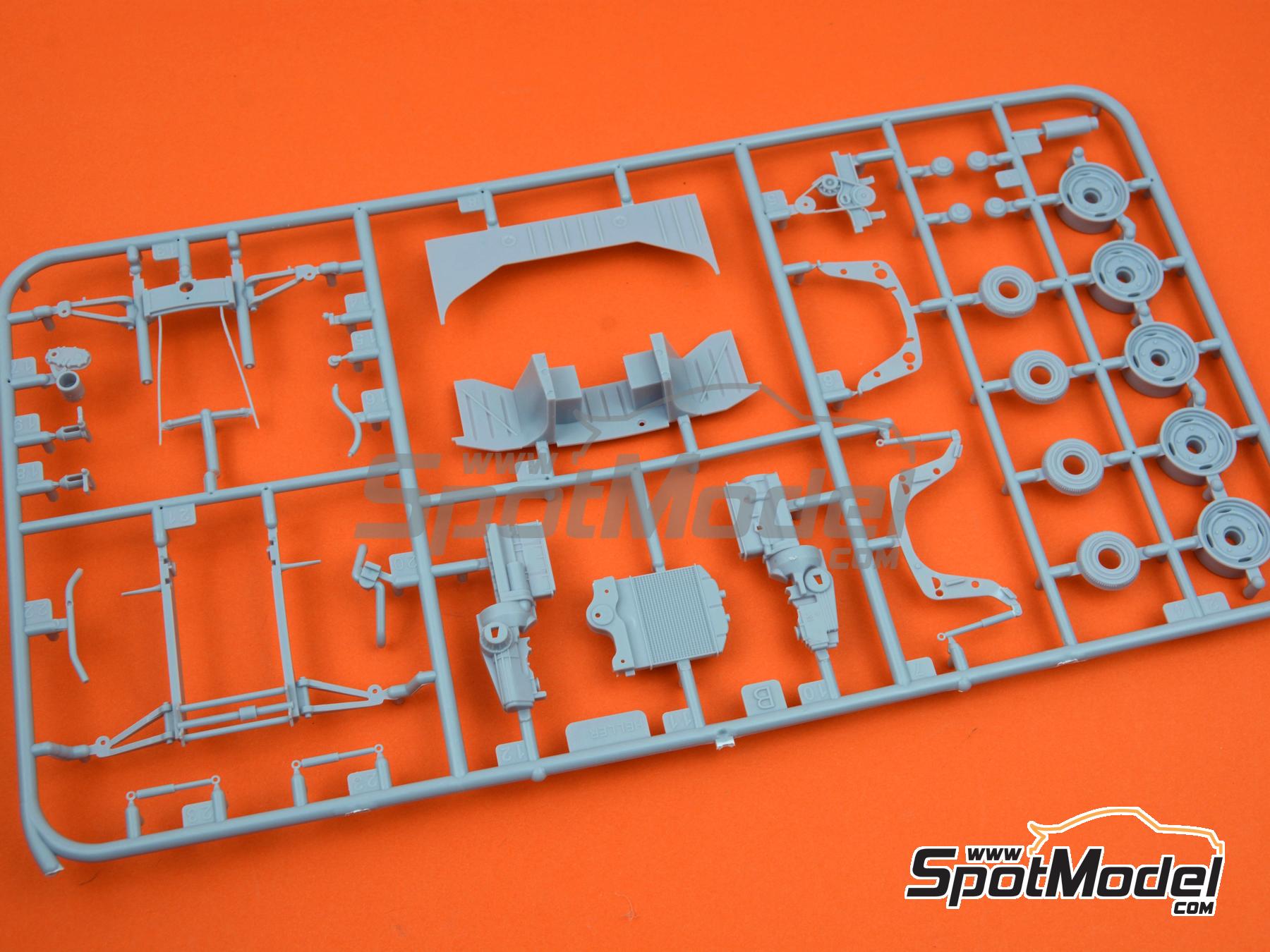 Image 5: Citro&euml;n Type HY -  1957 - 1964 | Maqueta de furgoneta en escala&nbsp;1/24 fabricado por Heller (ref.&nbsp;80744, tambien 3279510807448)