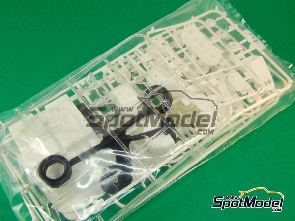 Image 3: Subaru Impreza WRC - Chypre Rally 2003 | Model car kit in 1/24 scale manufactured by Heller (ref.&nbsp;80750)