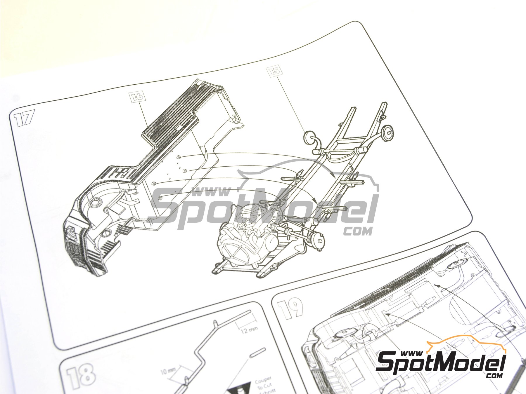 Image 12: Citroën Mehari | Maqueta de coche en escala 1/24 fabricado por Heller (ref. 80760, tambien 3279510807608)