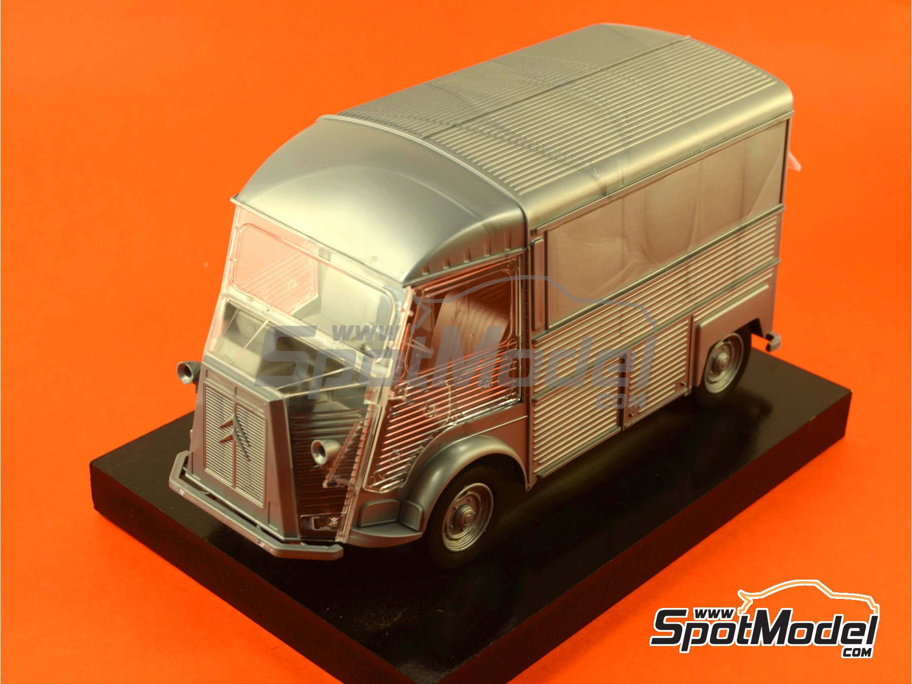 Image 16: Citro&euml;n Type H | Maqueta de furgoneta en escala&nbsp;1/24 fabricado por Heller (ref.&nbsp;80768, tambien 3279510807684)