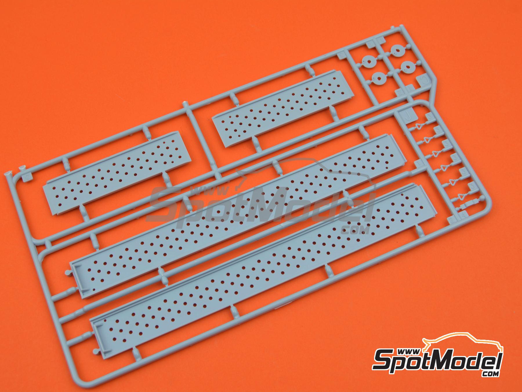 Image 4: Remolque de transporte de automóviles | Maqueta de remolque en escala 1/24 fabricado por Heller (ref. 80774, tambien 3279510807745)