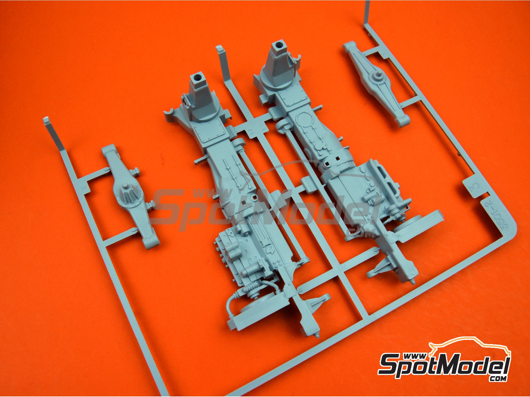 Image 1: Massey Ferguson 2680 | Maqueta de tractor en escala 1/24 fabricado por Heller (ref. 81402, tambien 3279510814026)