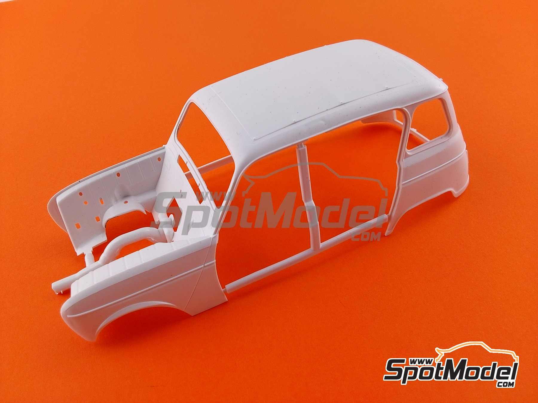 Heller 82704: Car scale model kit 1/24 scale - Renault 4L TL/GTL