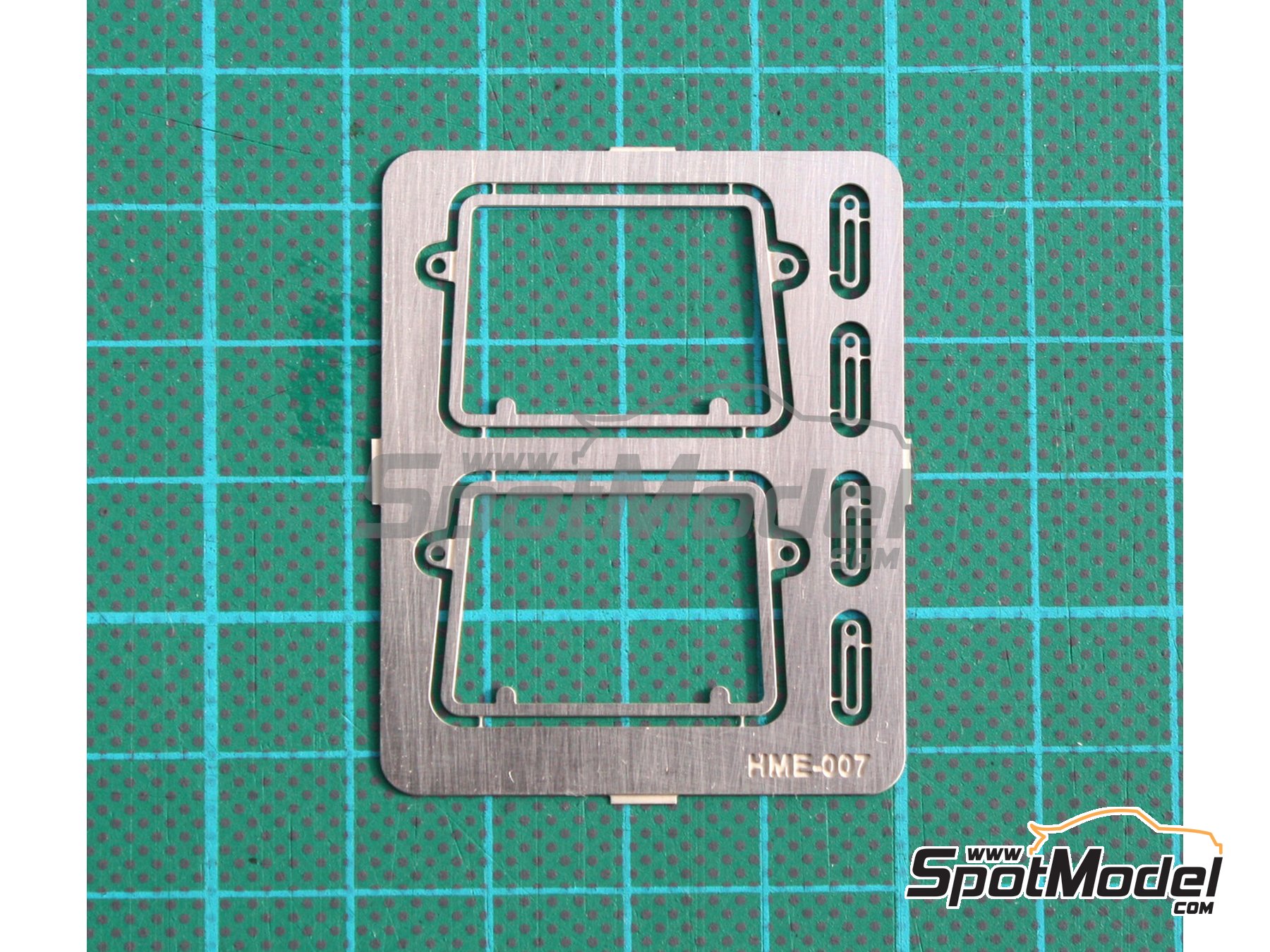 Image 1: Ventanillas tipo safari para Volkswagen Transporter T2 | Detalle en escala&nbsp;1/24 fabricado por Highlight Model Studio (ref.&nbsp;HME-007, tambien 4545782064070)