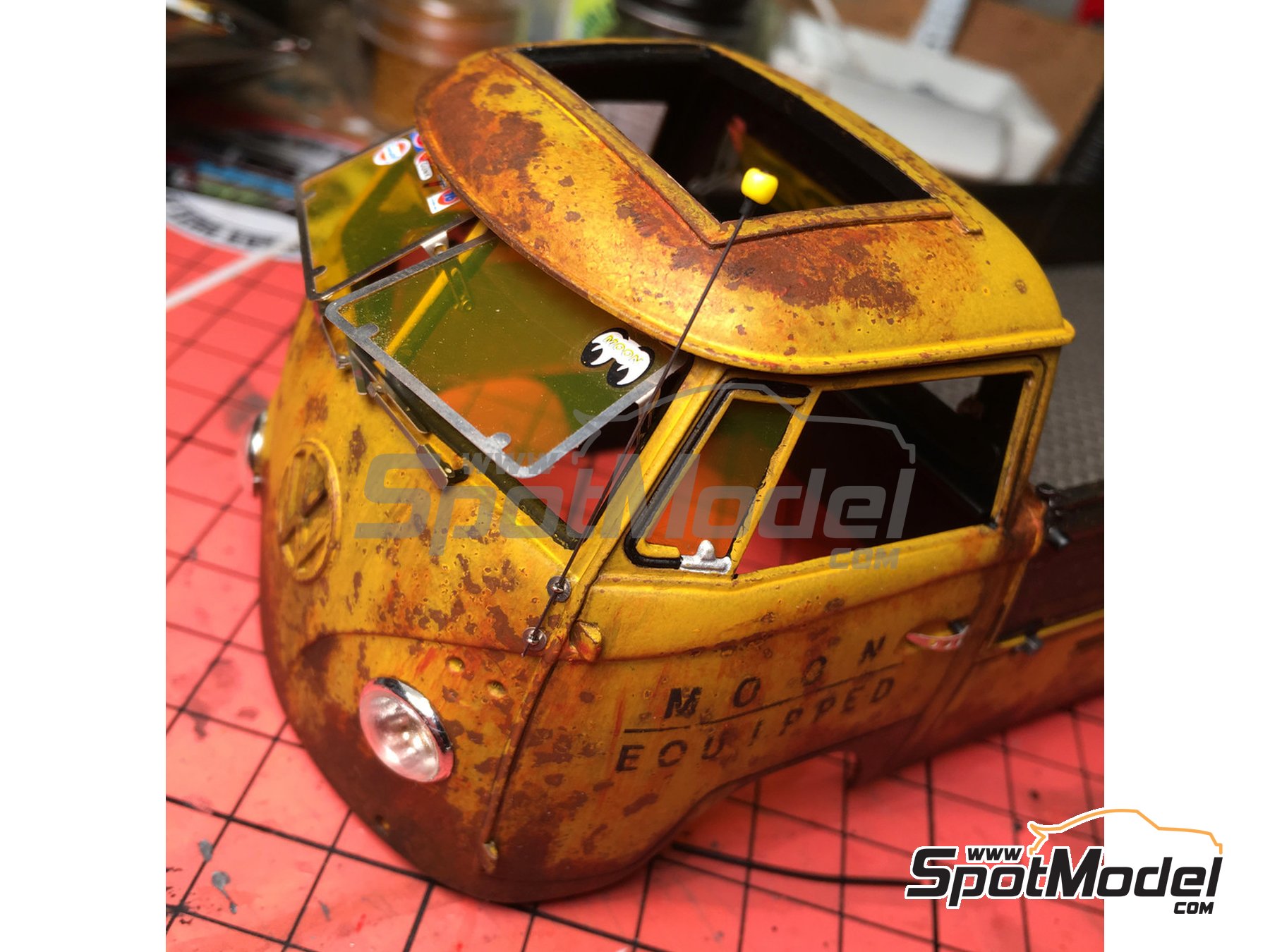 Image 4: Ventanillas tipo safari para Volkswagen Transporter T2 | Detalle en escala&nbsp;1/24 fabricado por Highlight Model Studio (ref.&nbsp;HME-007, tambien 4545782064070)