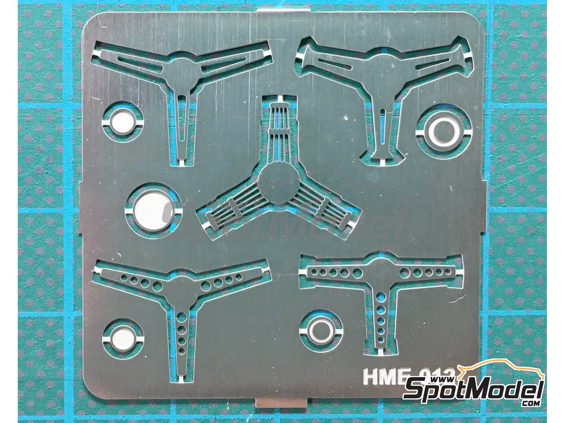 Image 1: Steering wheel set 2 | Steering wheel in 1/24 scale manufactured by Highlight Model Studio (ref. HME-012)