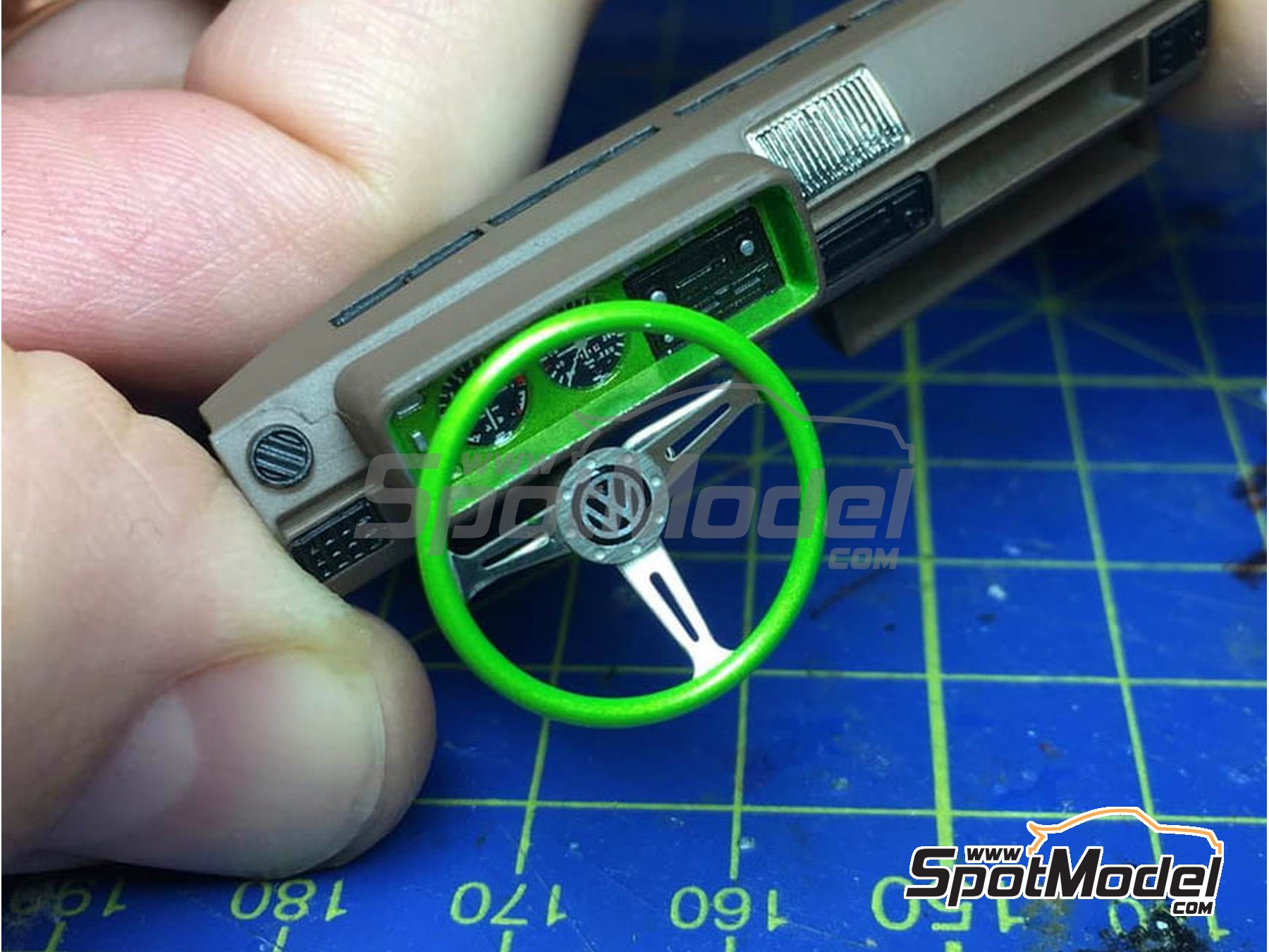 Image 2: Steering wheel set 2 | Steering wheel in 1/24 scale manufactured by Highlight Model Studio (ref. HME-012)