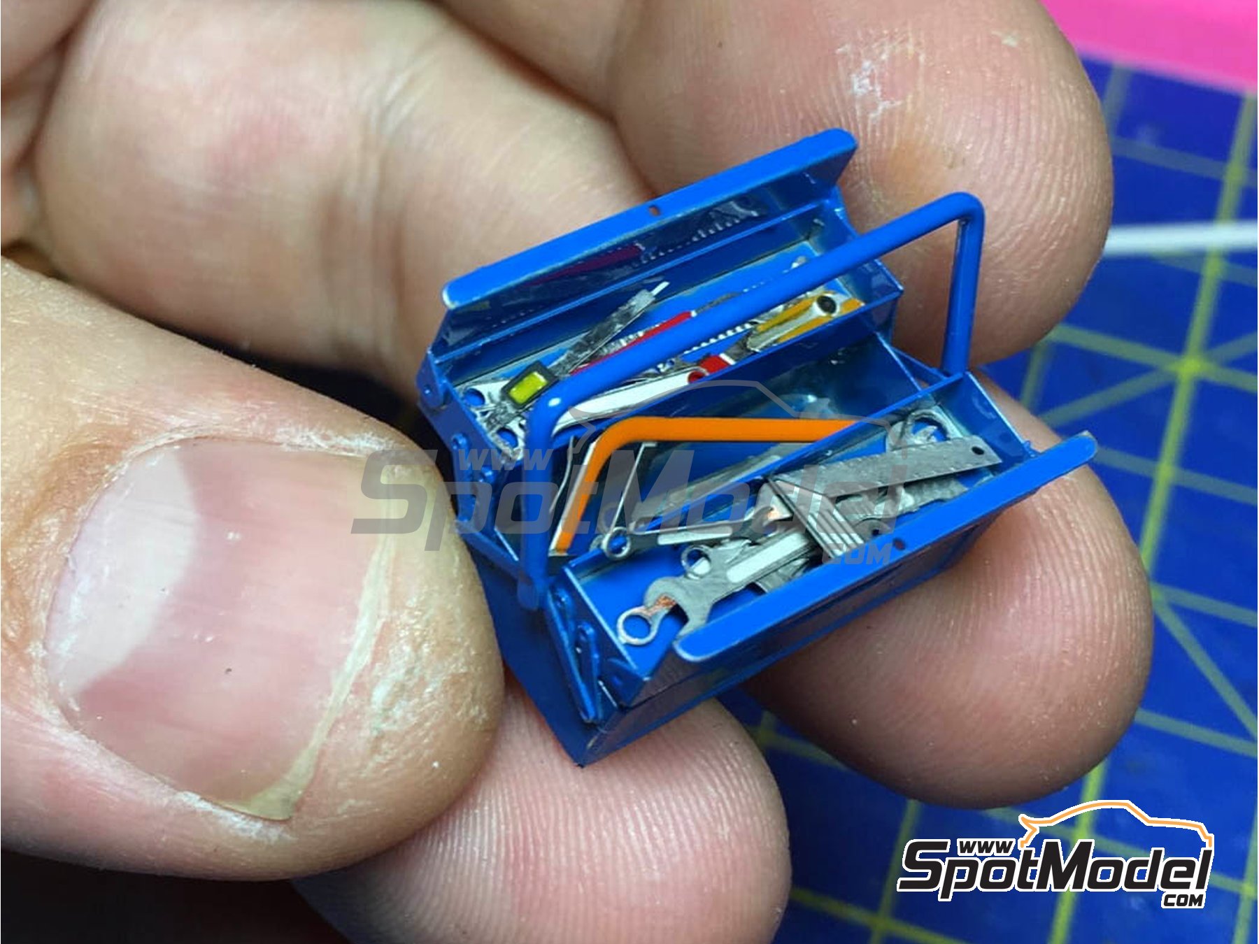 Image 3: Caja de herramientas | Detalle en escala&nbsp;1/24 fabricado por Highlight Model Studio (ref.&nbsp;HME-030)