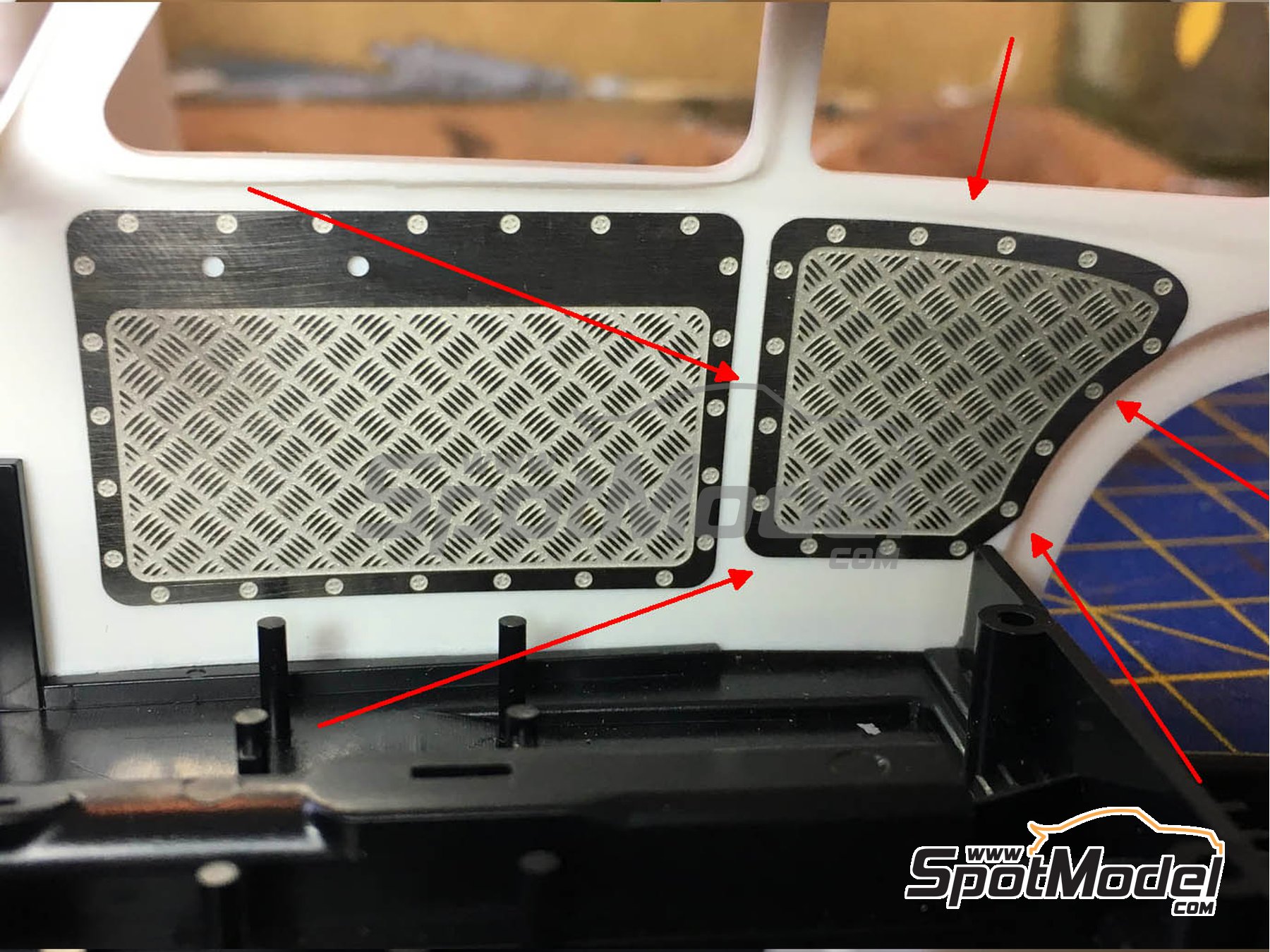 Image 3: Paneles traseros de aluminio para Volkswagen Beetle | Set de mejora y detallado en escala&nbsp;1/24 fabricado por Highlight Model Studio (ref.&nbsp;HME-039)