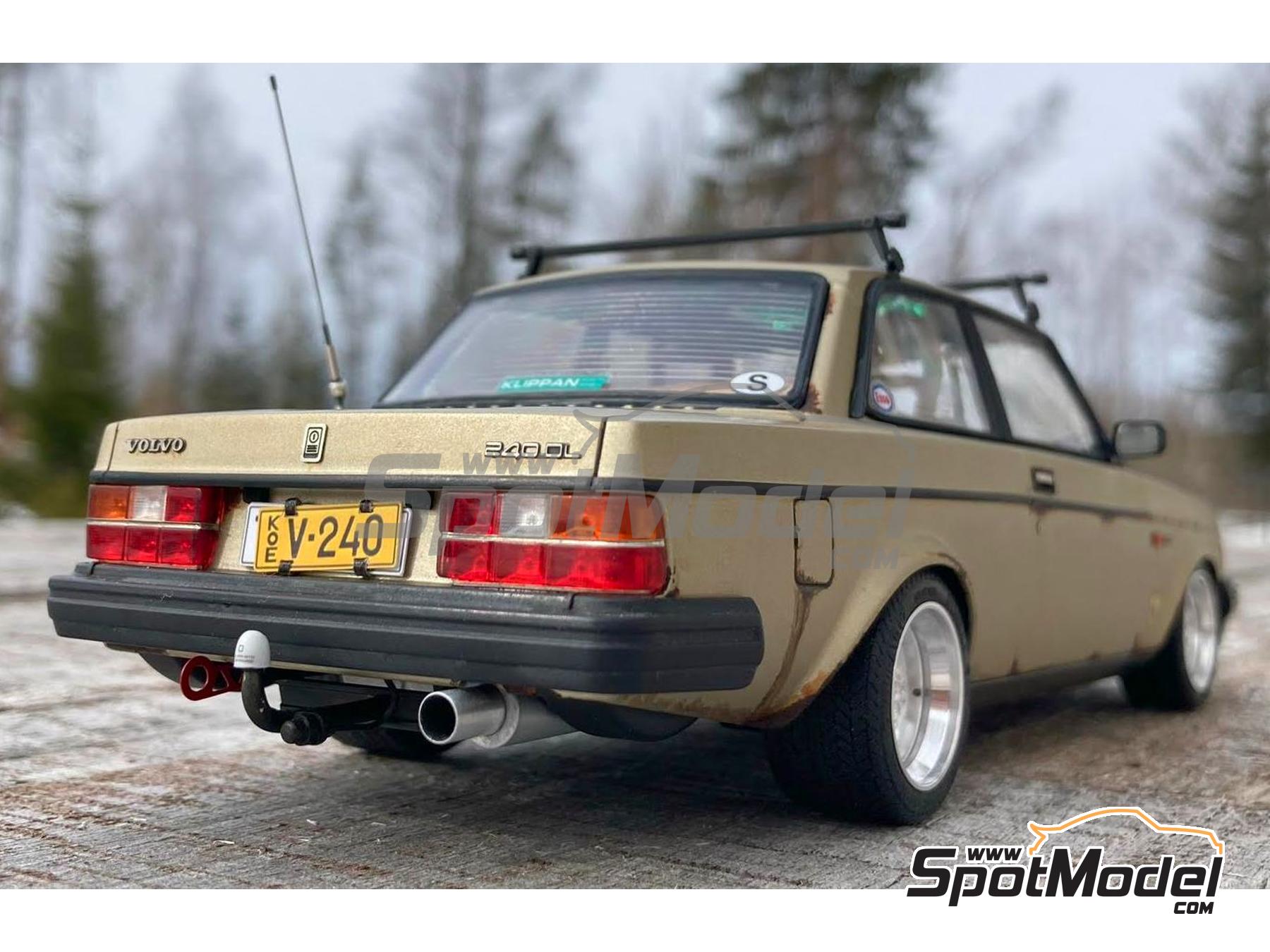 Image 2: Volvo logos | Detail in 1/24 scale manufactured by Highlight Model Studio (ref.&nbsp;HME-070)