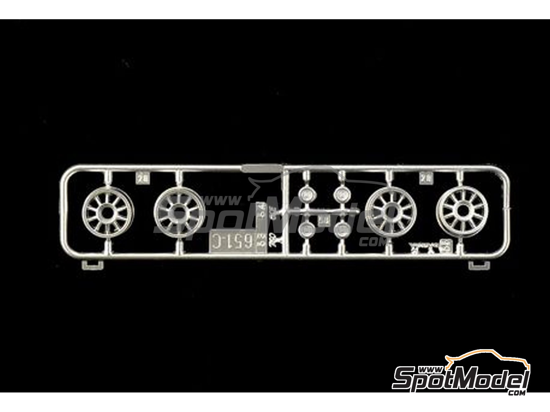 Image 8: Volvo 760 GLE | Model car kit in 1/24 scale manufactured by Italeri (ref.&nbsp;3623, also 8001283036238 and 3623S)