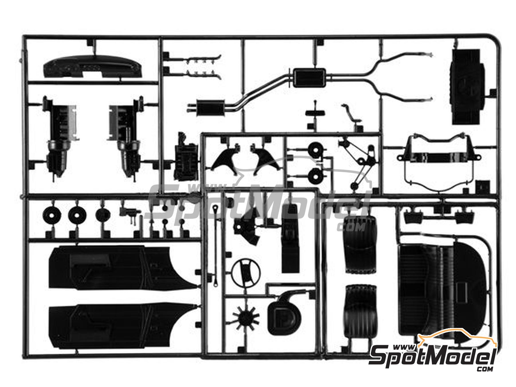 Image 4: Mercedes 500 SLC | Car scale model kit in 1/24 scale manufactured by Italeri (ref.&nbsp;3633, also 8001283036337)