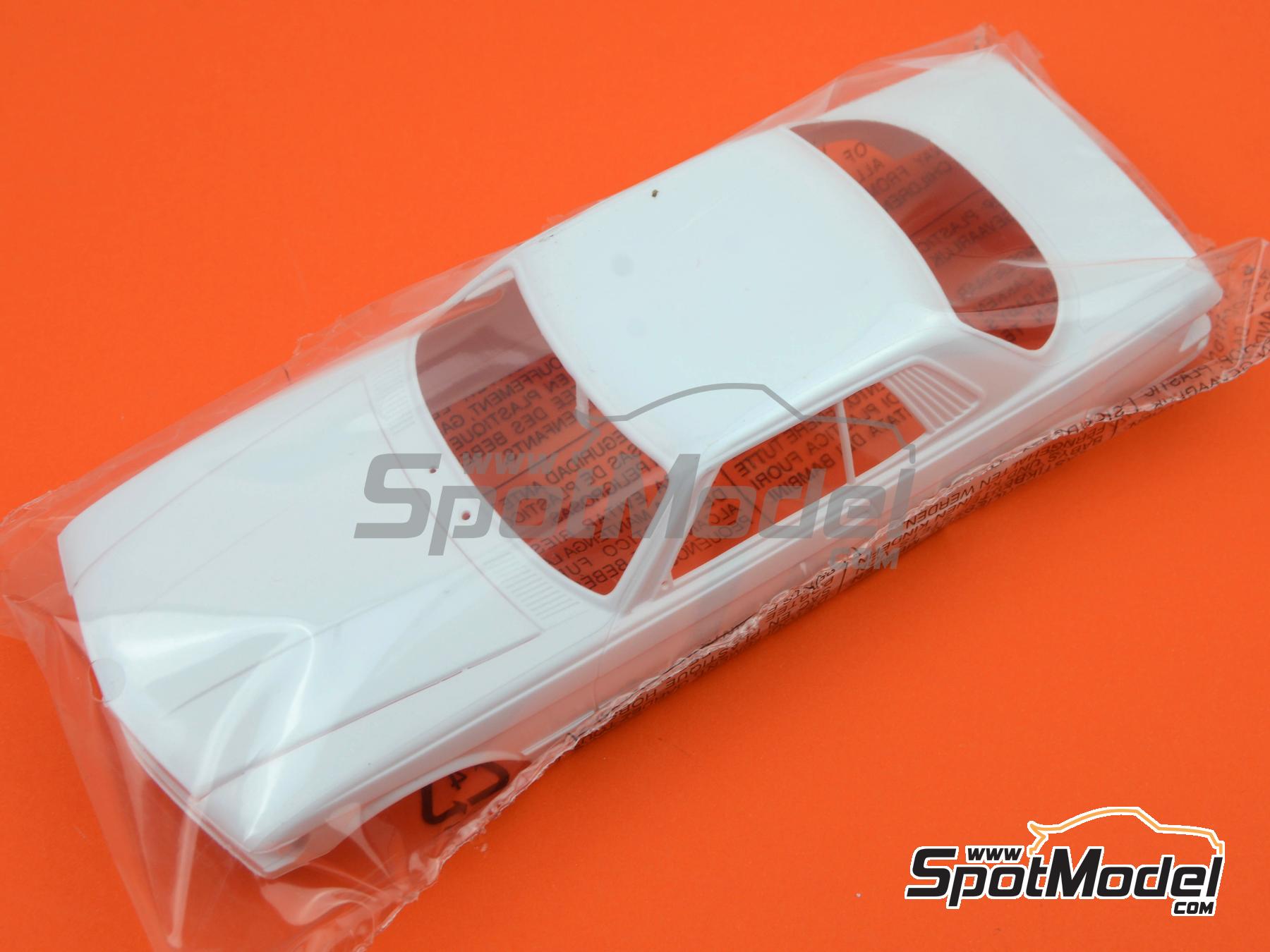 Image 13: Mercedes 500 SLC | Car scale model kit in 1/24 scale manufactured by Italeri (ref.&nbsp;3633, also 8001283036337)