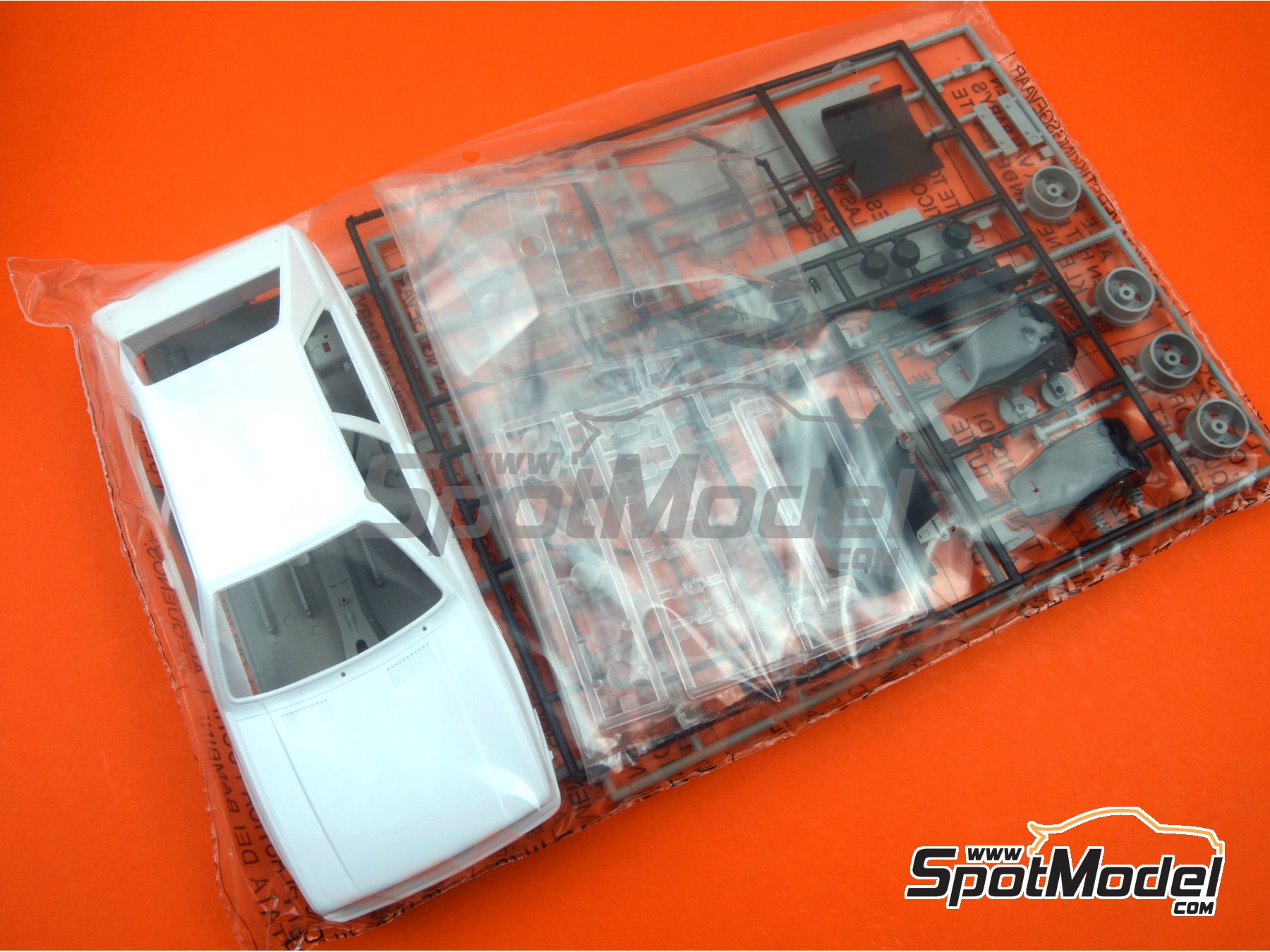 Image 14: Audi Quattro Rally Equipo Audi Sport - Rally de Monte Carlo - Rallye Automobile de Monte-Carlo 1981 | Maqueta de coche en escala&nbsp;1/24 fabricado por Italeri (ref.&nbsp;3642, tambien 8001283036429, IT3642 y 03642)