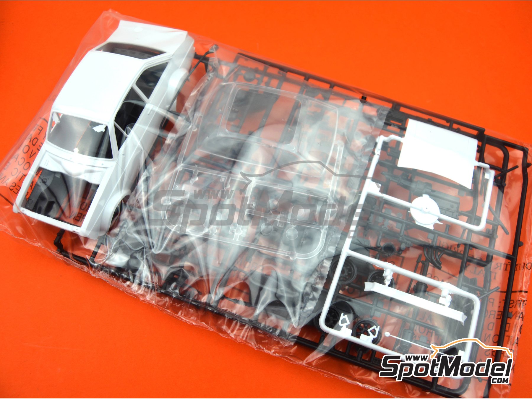 Image 2: Ford Escort Mk. II RS1800 sponsored by Rothmans - Lombard RAC Rally 1981 | Car scale model kit in 1/24 scale manufactured by Italeri (ref. 3650, also 8001283036504, IT3650 and ITA3650)