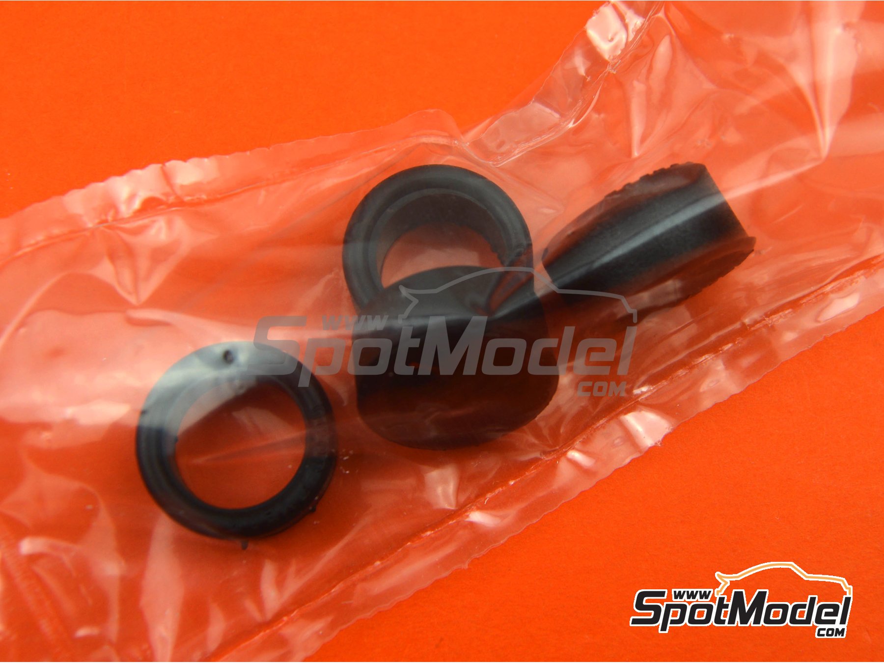 Image 6: Ford Escort Mk. II RS1800 sponsored by Rothmans - Lombard RAC Rally 1981 | Car scale model kit in 1/24 scale manufactured by Italeri (ref. 3650, also 8001283036504, IT3650 and ITA3650)