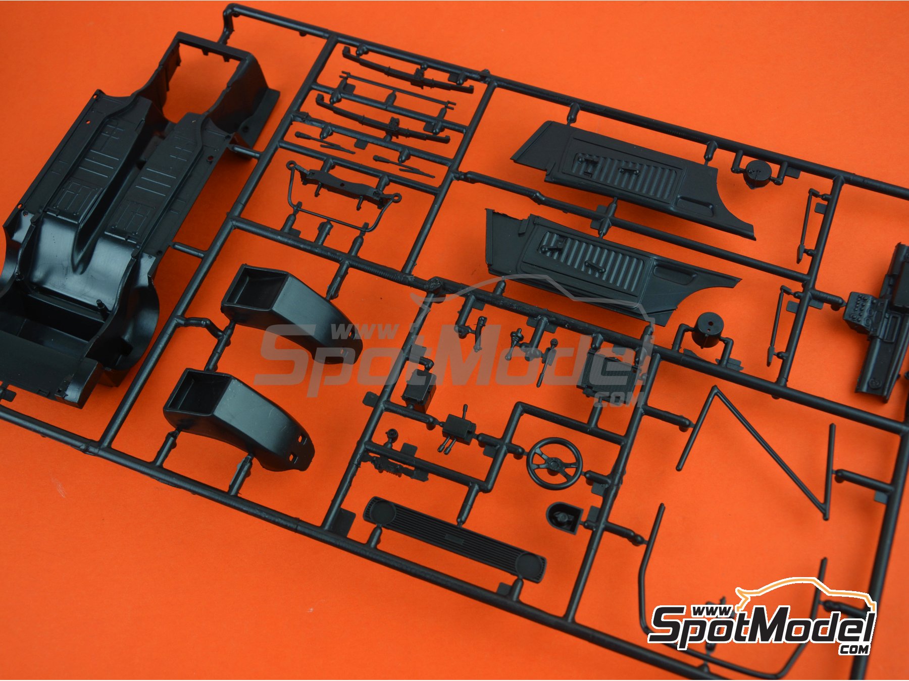 Image 2: Ford Escort Mk. II RS1800 sponsored by Castrol - Monte Carlo Rally - Rallye Automobile de Monte-Carlo 1979 | Car scale model kit in 1/24 scale manufactured by Italeri (ref.&nbsp;3655, also 8001283036559)