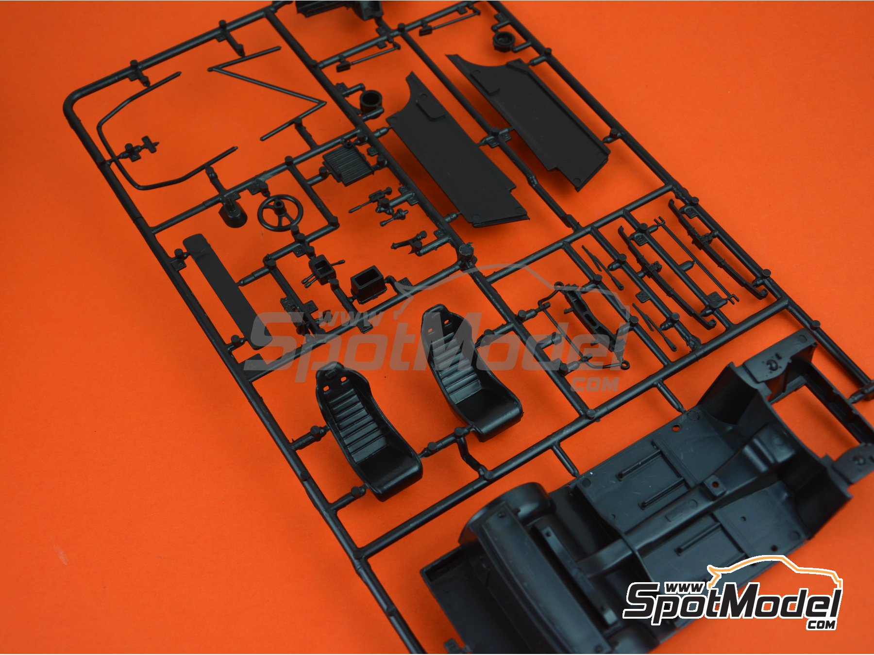 Image 3: Ford Escort Mk. II RS1800 sponsored by Castrol - Monte Carlo Rally - Rallye Automobile de Monte-Carlo 1979 | Car scale model kit in 1/24 scale manufactured by Italeri (ref.&nbsp;3655, also 8001283036559)