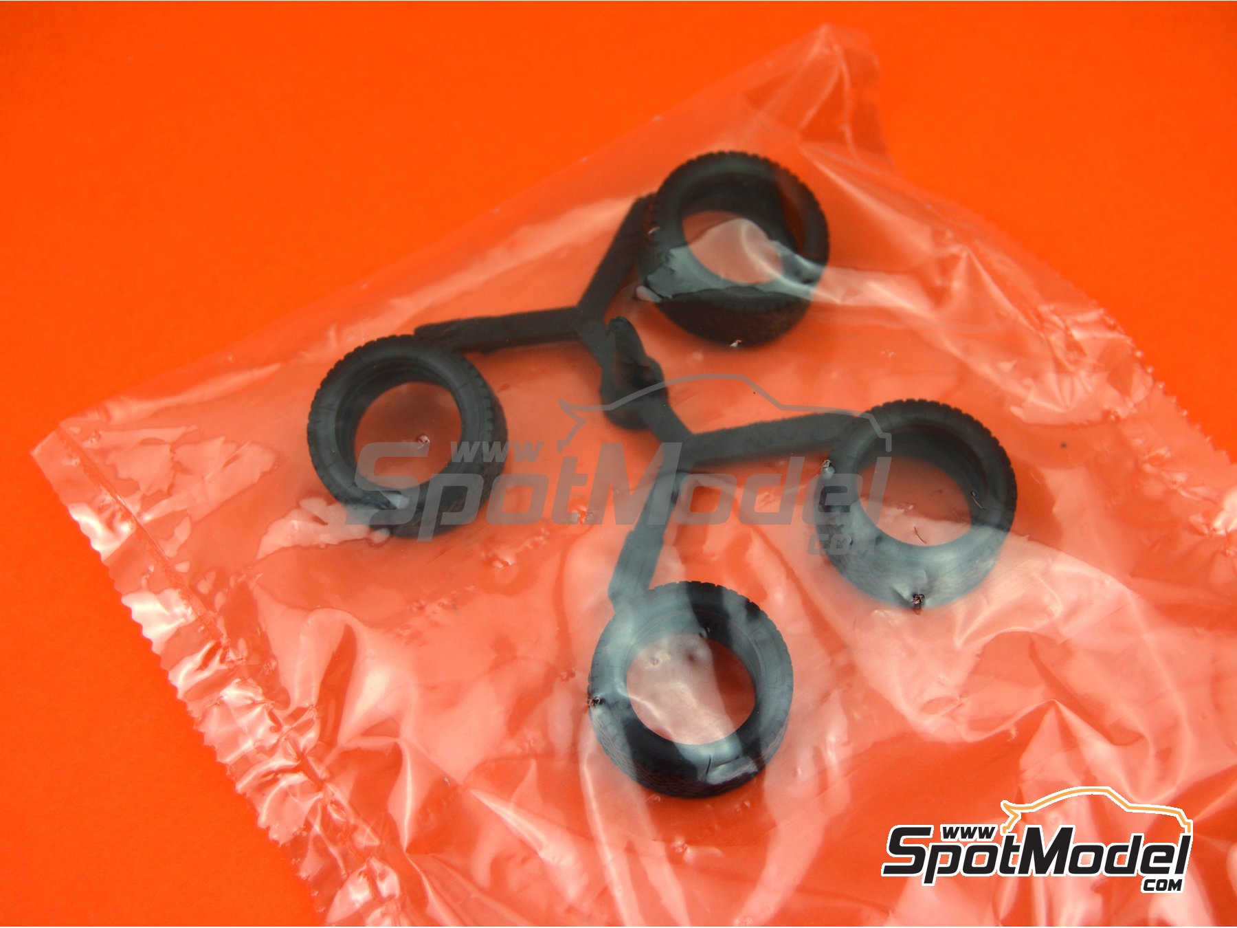 Image 13: Lancia Delta HF Integrale 16V Martini International Racing Team - Monte Carlo Rally - Rallye Automobile de Monte-Carlo 1990 | Car scale model kit in 1/24 scale manufactured by Italeri (ref. 3658, also 8001283036580)