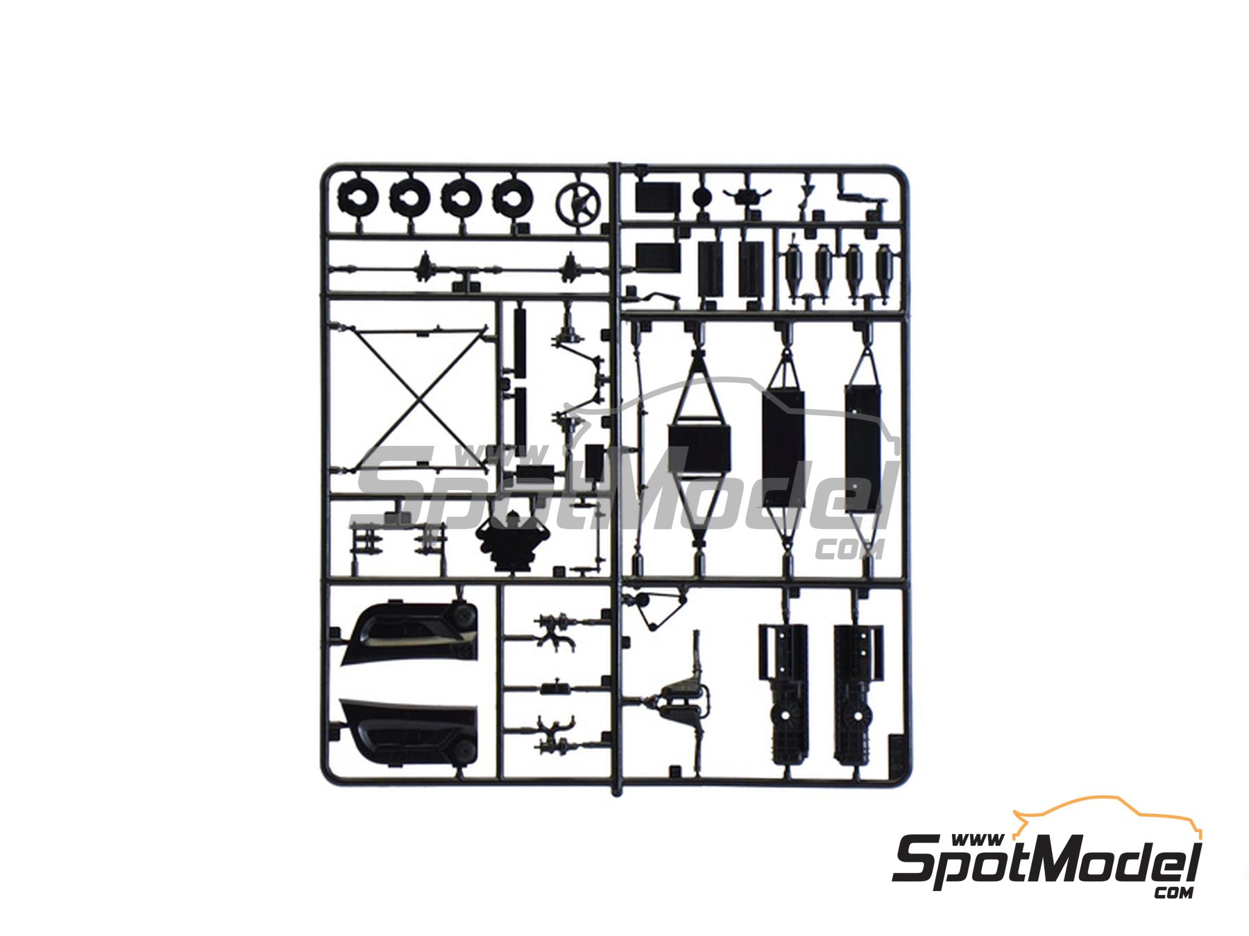 Image 6: Jaguar XJ220 sponsored by Martini - Italian GTs Championship 1993 | Car scale model kit in 1/24 scale manufactured by Italeri (ref. 3669, also 8001283036696)