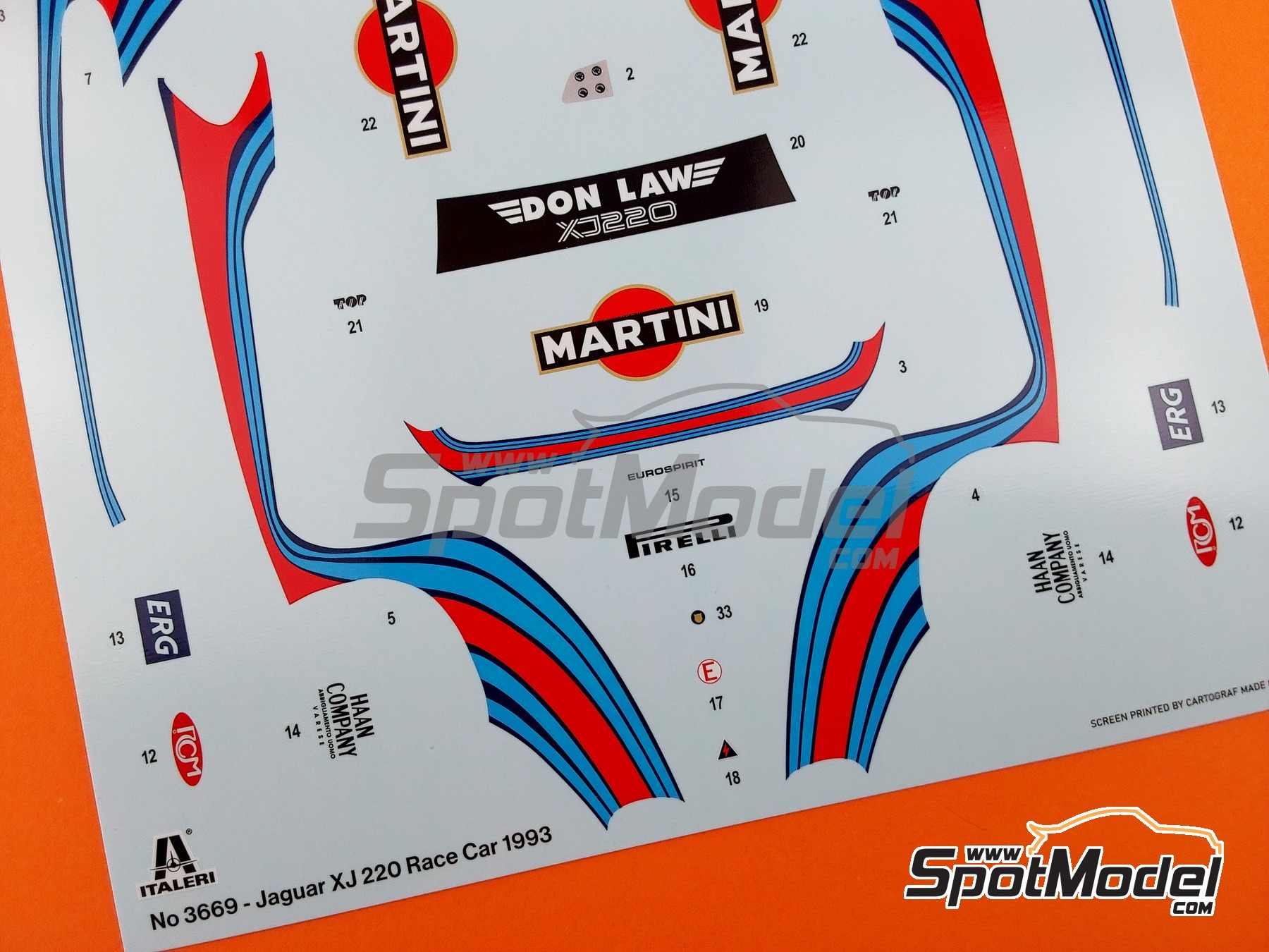 Image 33: Jaguar XJ220 sponsored by Martini - Italian GTs Championship 1993 | Car scale model kit in 1/24 scale manufactured by Italeri (ref. 3669, also 8001283036696)