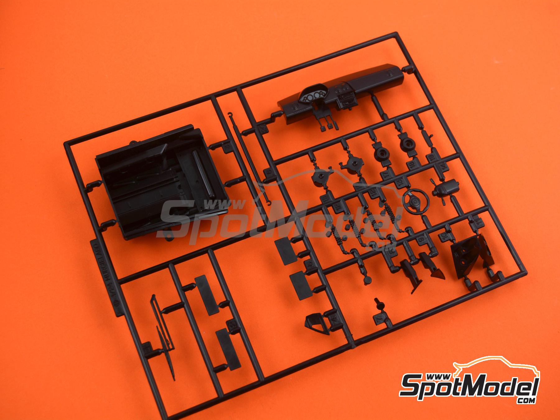 Image 26: Lamborghini Murci&eacute;lago | Maqueta de coche en escala&nbsp;1/24 fabricado por Italeri (ref.&nbsp;3672, tambien 8001283036726)